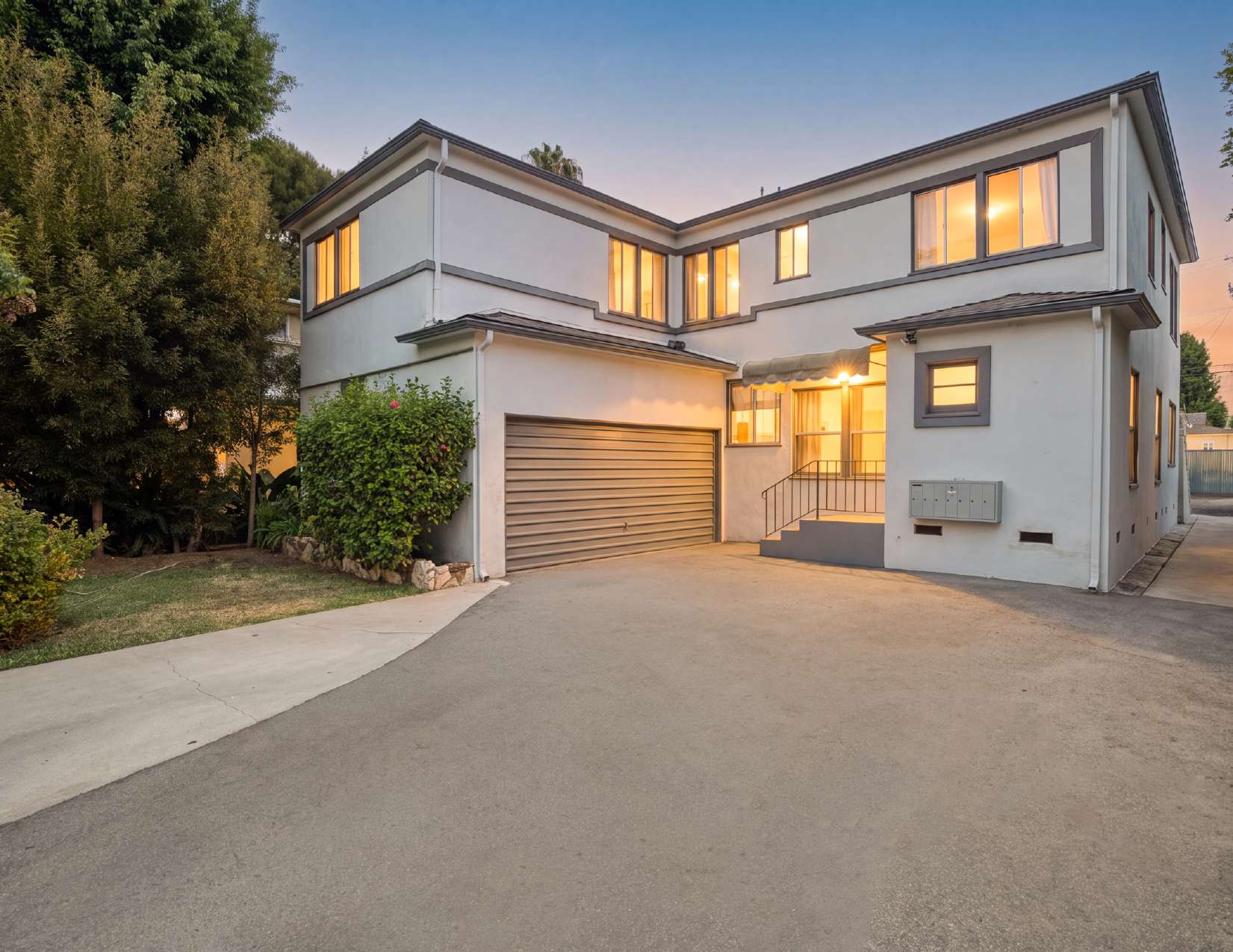 Los Angeles Apartment Listing