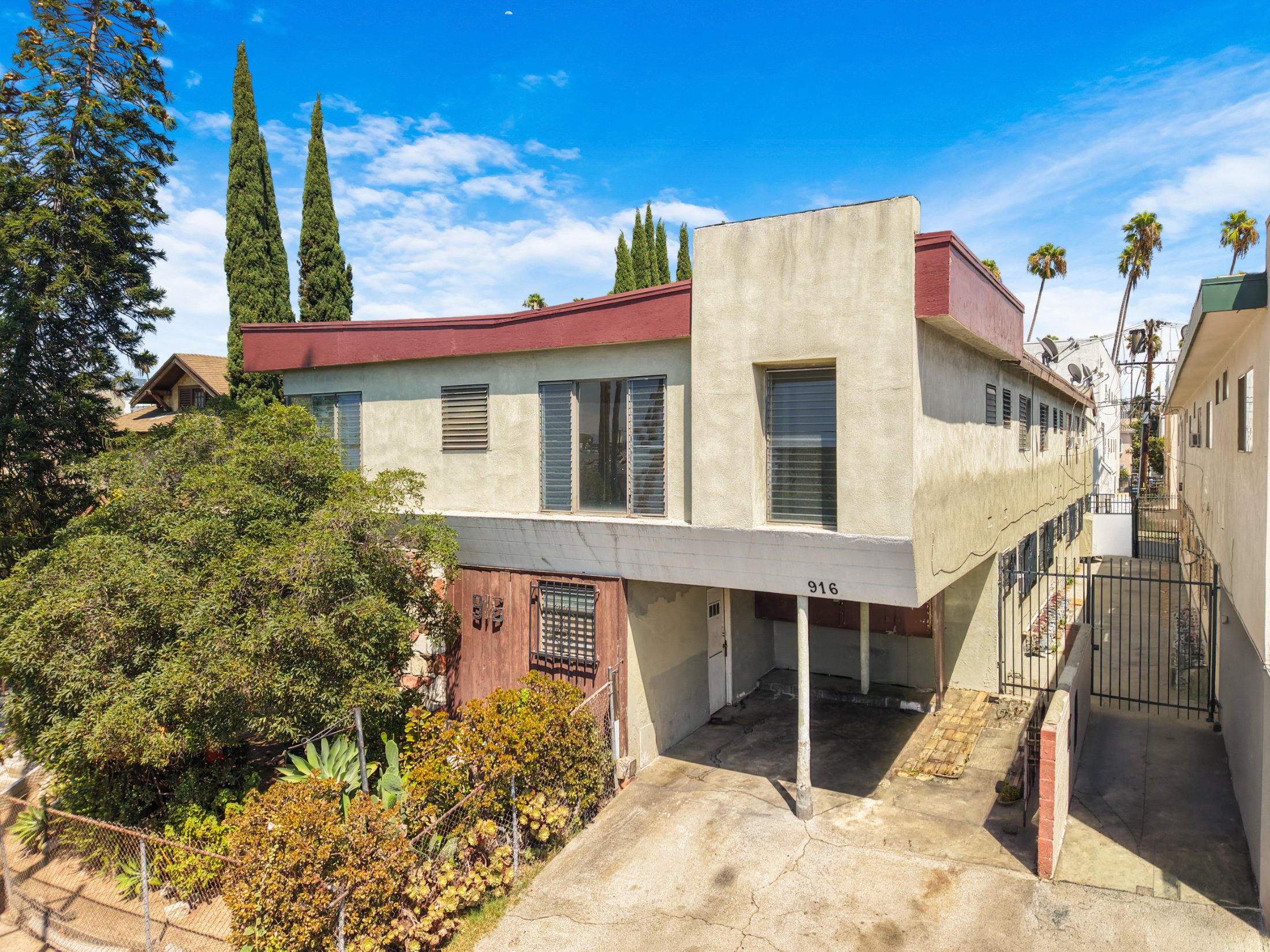 916 S. Normandie Ave, Los Angeles, CA 90005 — property photo 1 of 8