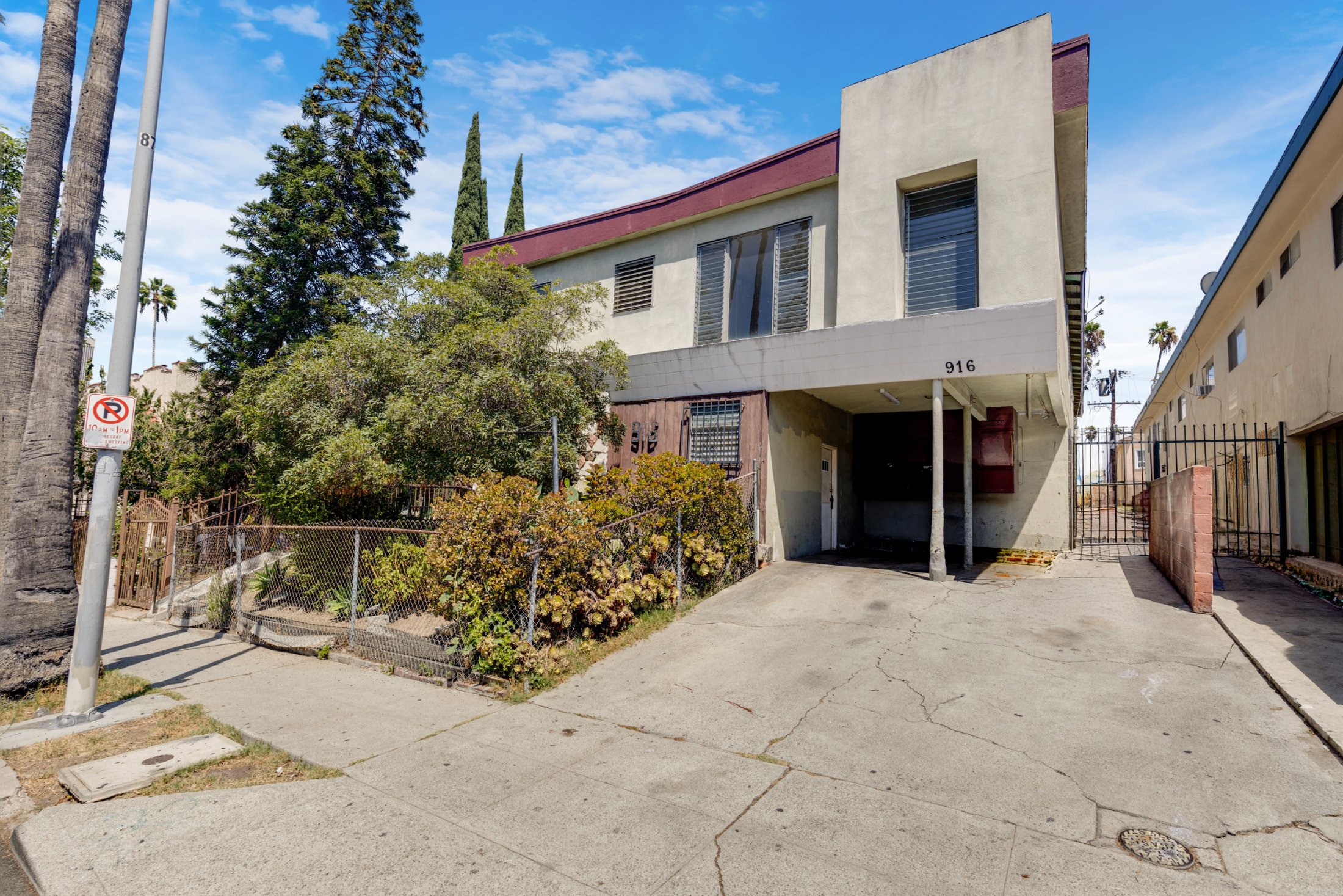 916 S. Normandie Ave, Los Angeles, CA 90005 — property photo 2 of 8