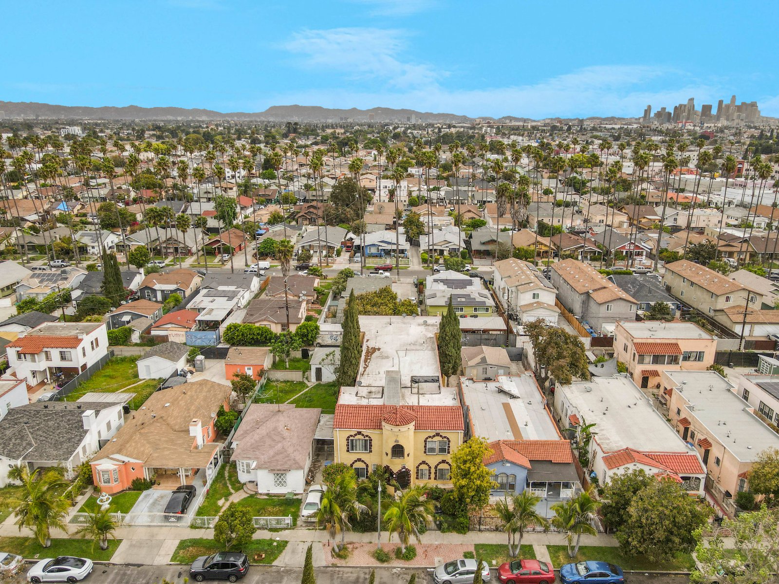 1061 W 57th St, Los Angeles, CA 90037 — property photo 3 of 4