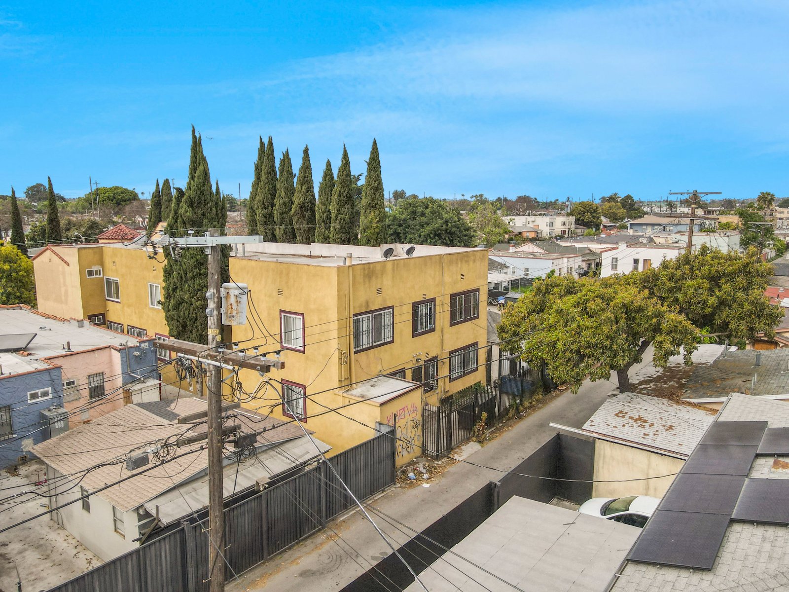 1061 W 57th St, Los Angeles, CA 90037 — property photo 4 of 4