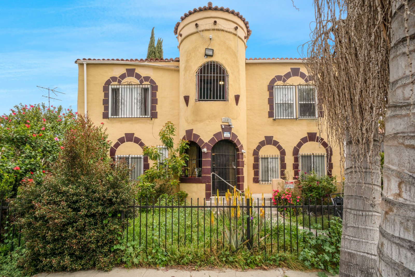1061 W 57th St, Los Angeles, CA 90037 — listing photo