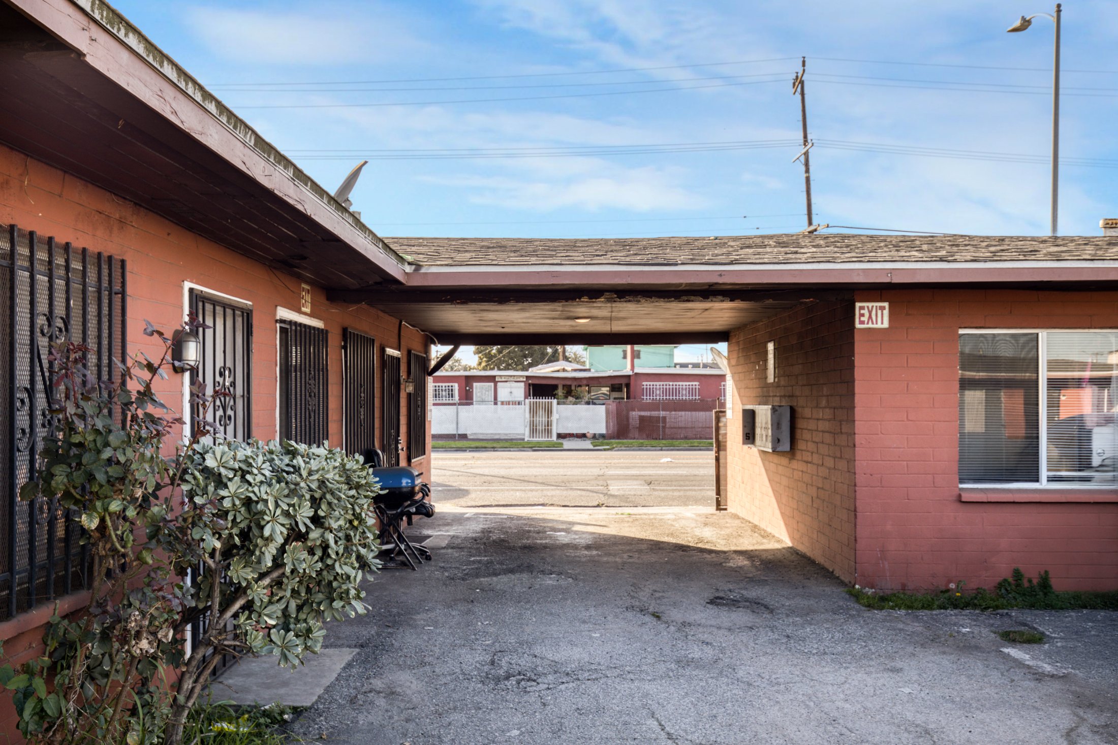 10108 S. Figueroa St, Los Angeles, CA 90003 — property photo 6 of 17
