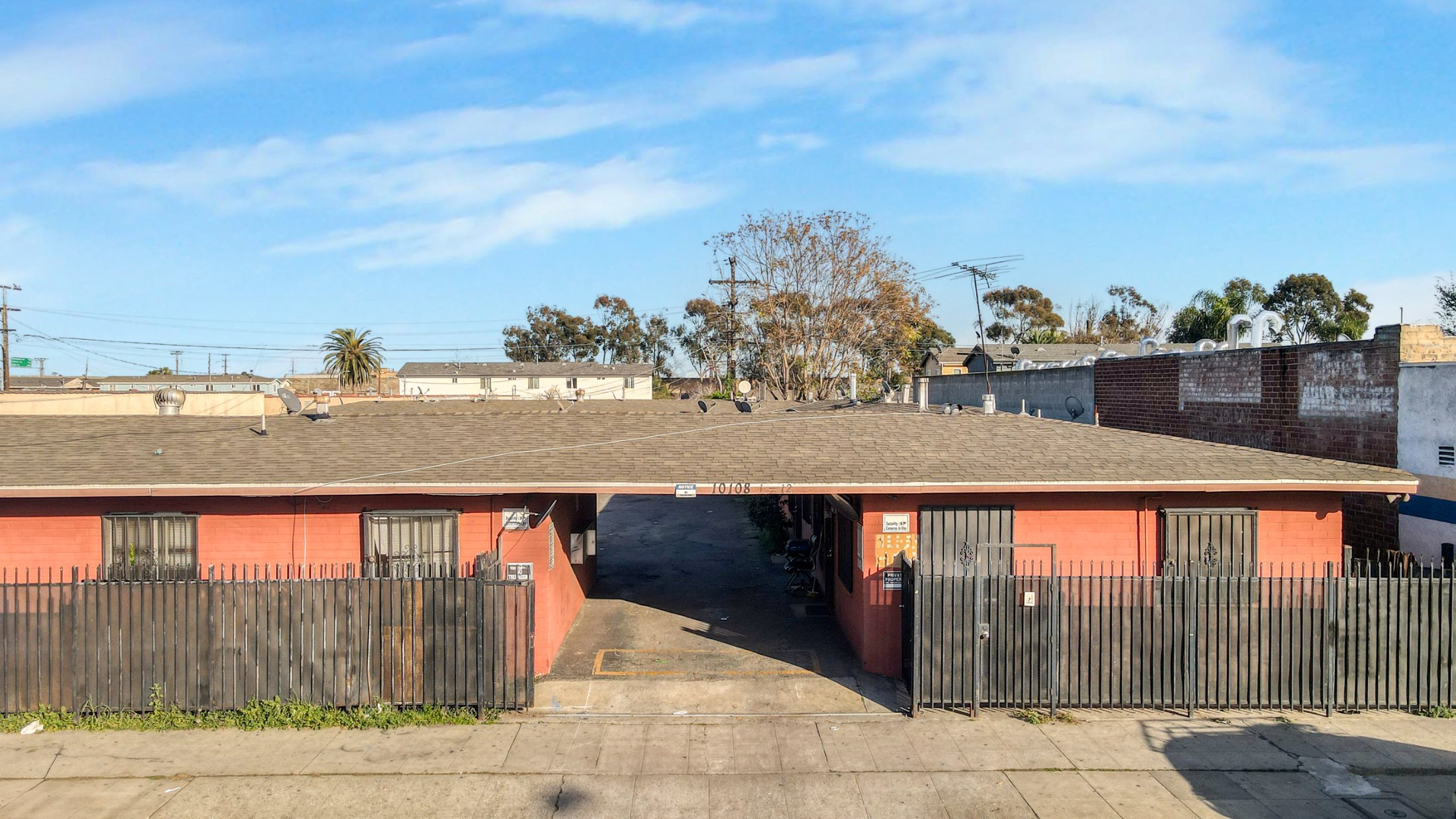 10108 S. Figueroa St, Los Angeles, CA 90003 — property photo 8 of 17