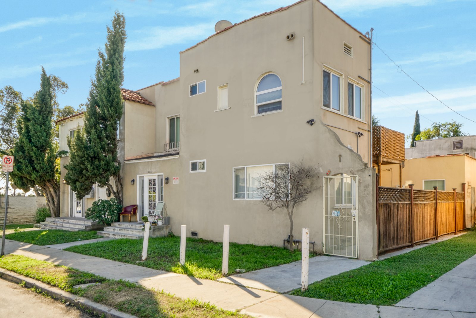 2337 S. Vineyard Ave, Los Angeles, CA 90016 — property photo 2 of 8
