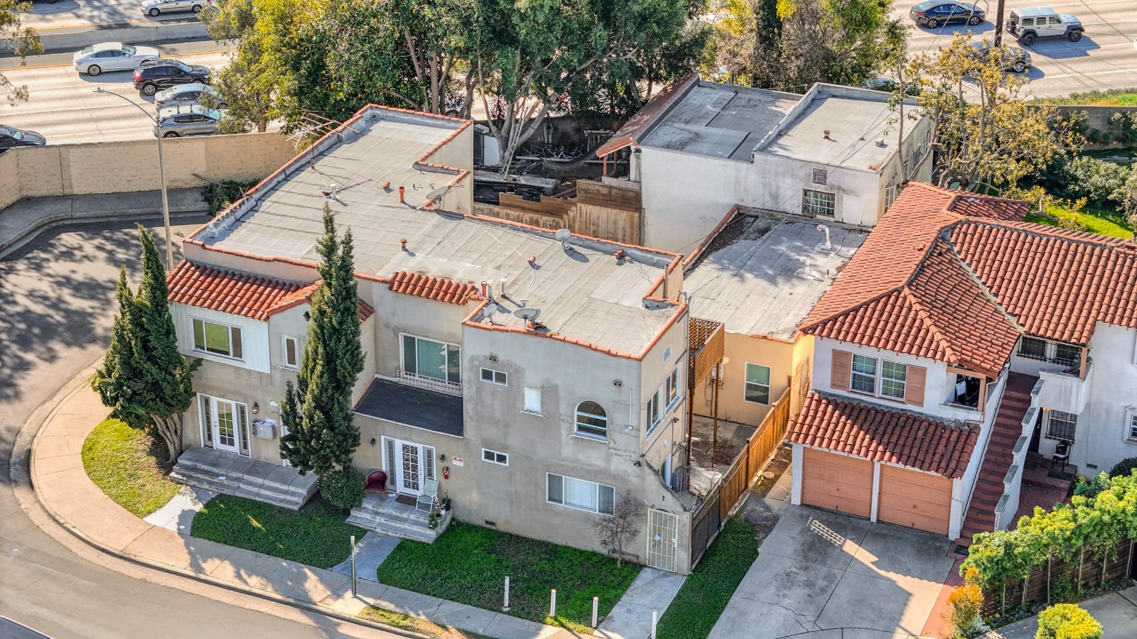 2337 S. Vineyard Ave, Los Angeles, CA 90016 — property photo 4 of 8