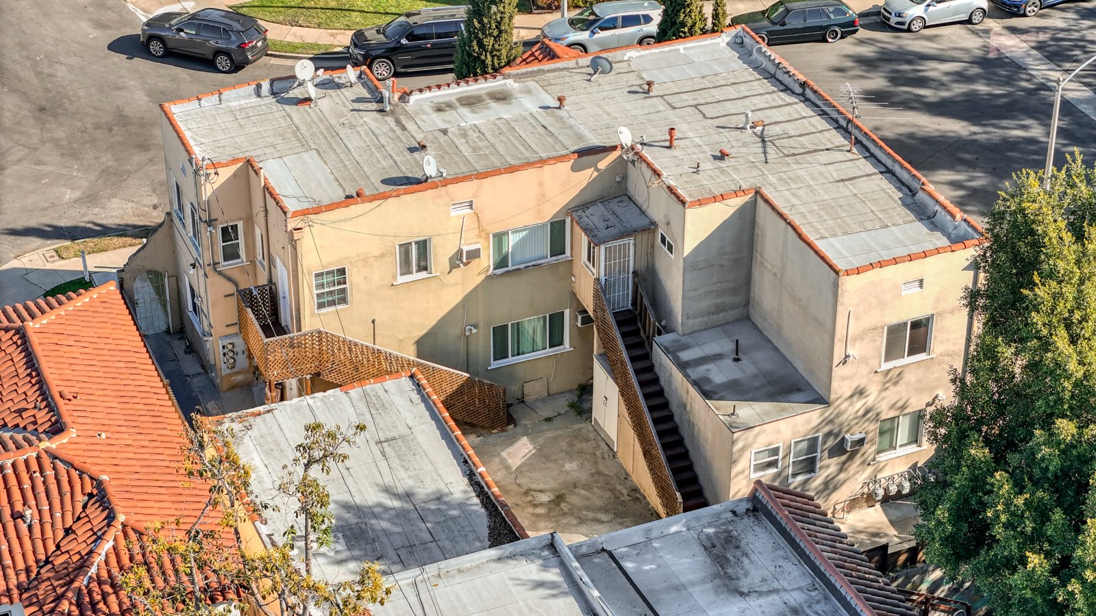 2337 S. Vineyard Ave, Los Angeles, CA 90016 — property photo 5 of 8