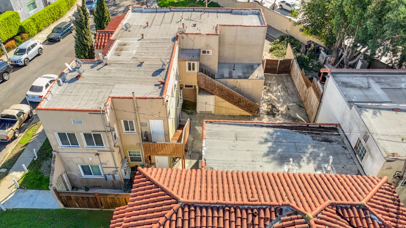 2337 S. Vineyard Ave, Los Angeles, CA 90016 — property photo 7 of 8