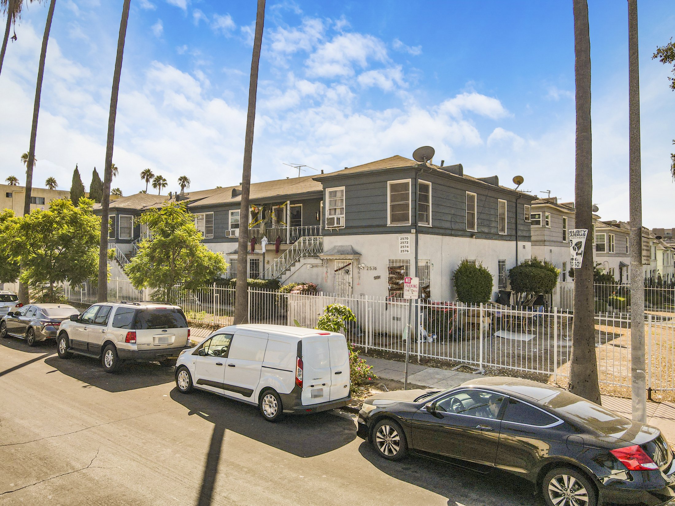 2562 W. 11th St., Los Angeles, CA 90006 — property photo 4 of 16