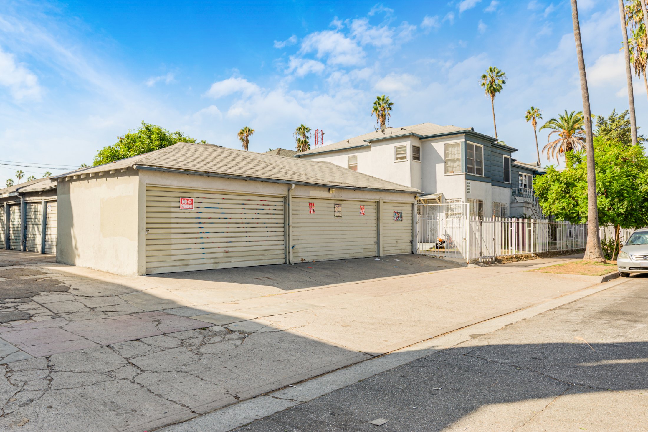 2562 W. 11th St., Los Angeles, CA 90006 — property photo 11 of 16