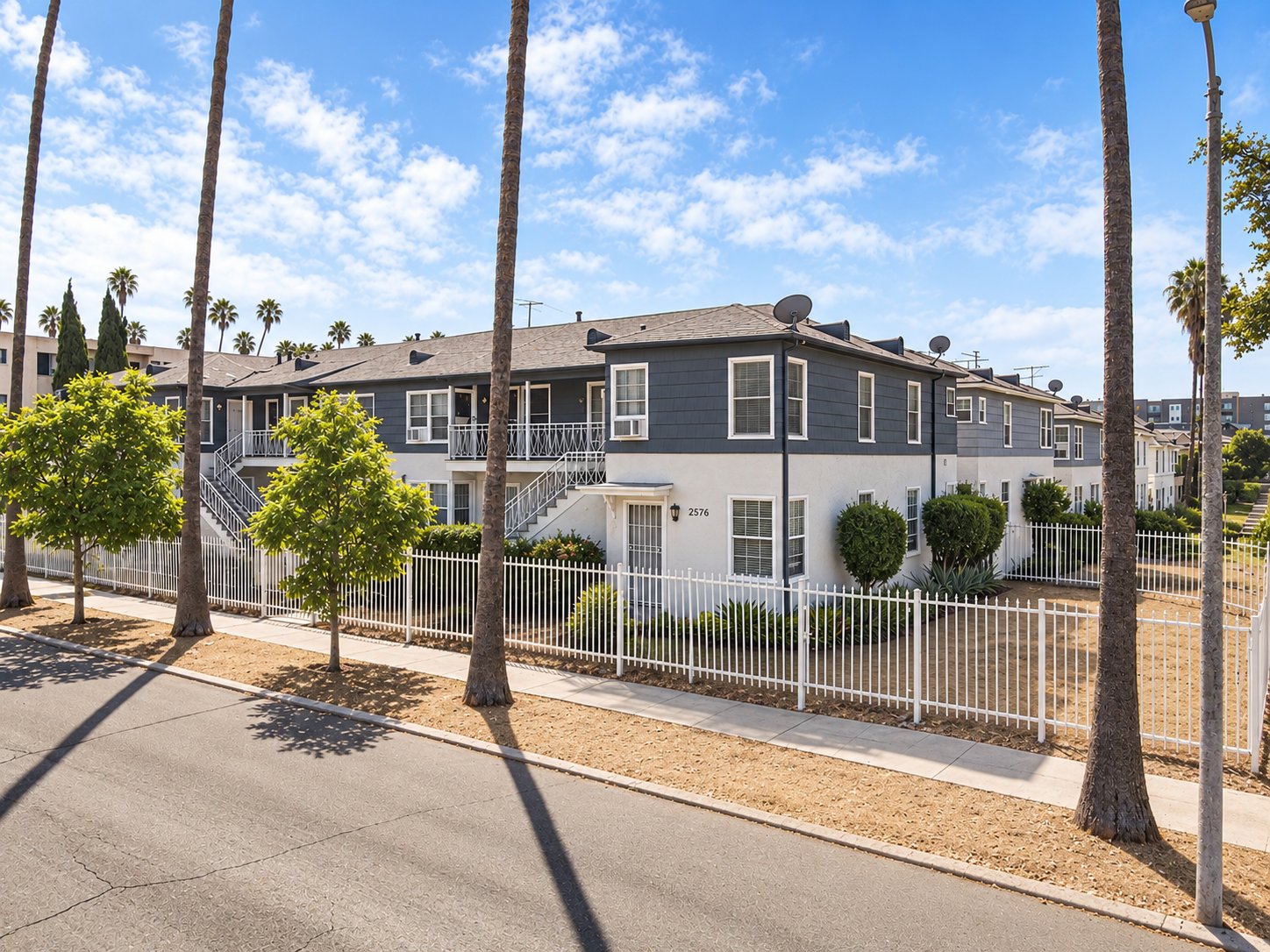 2562 W. 11th St., Los Angeles, CA 90006 — listing photo