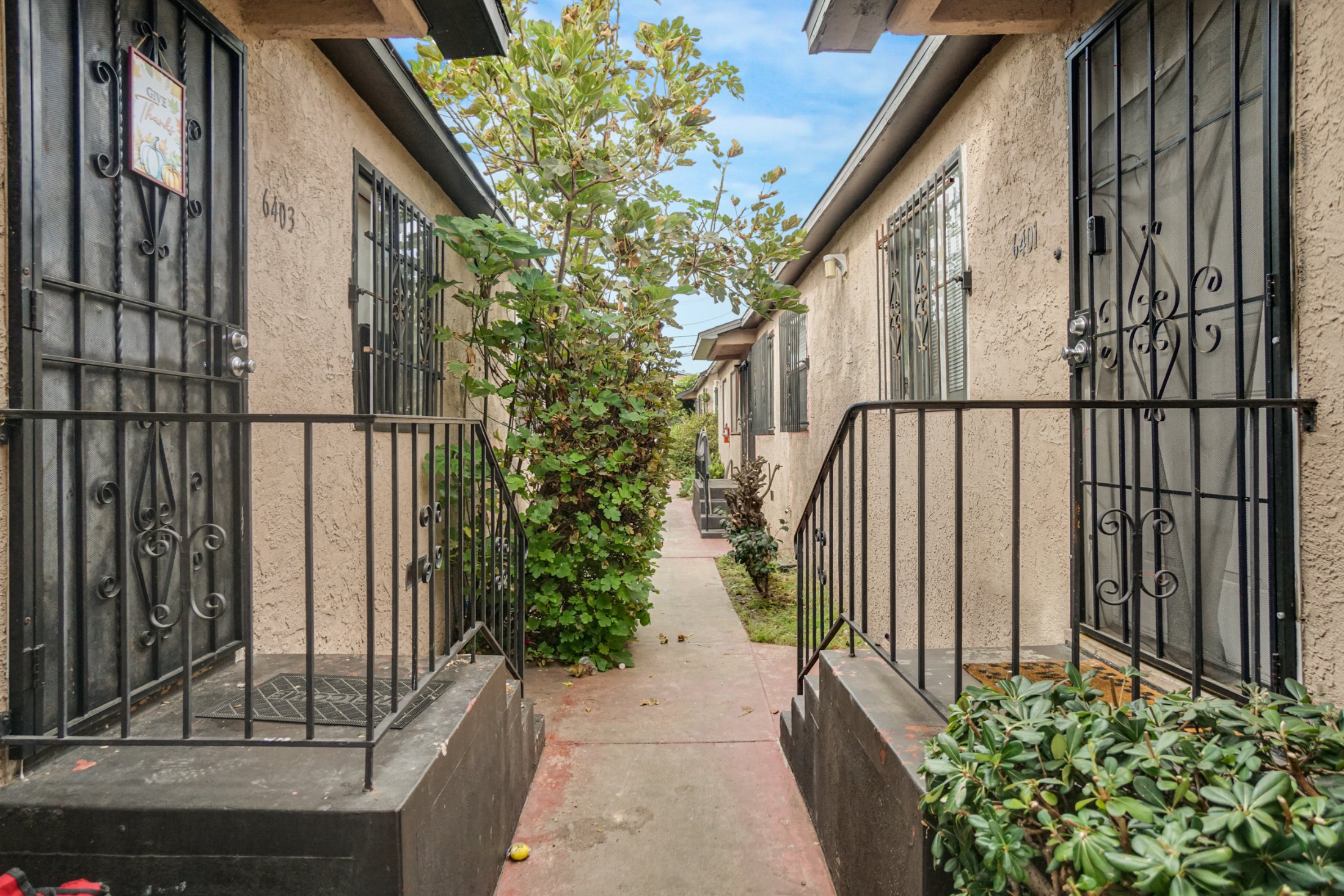 6401-6407 S. Victoria Ave, Los Angeles, CA 90043 — property photo 9 of 18