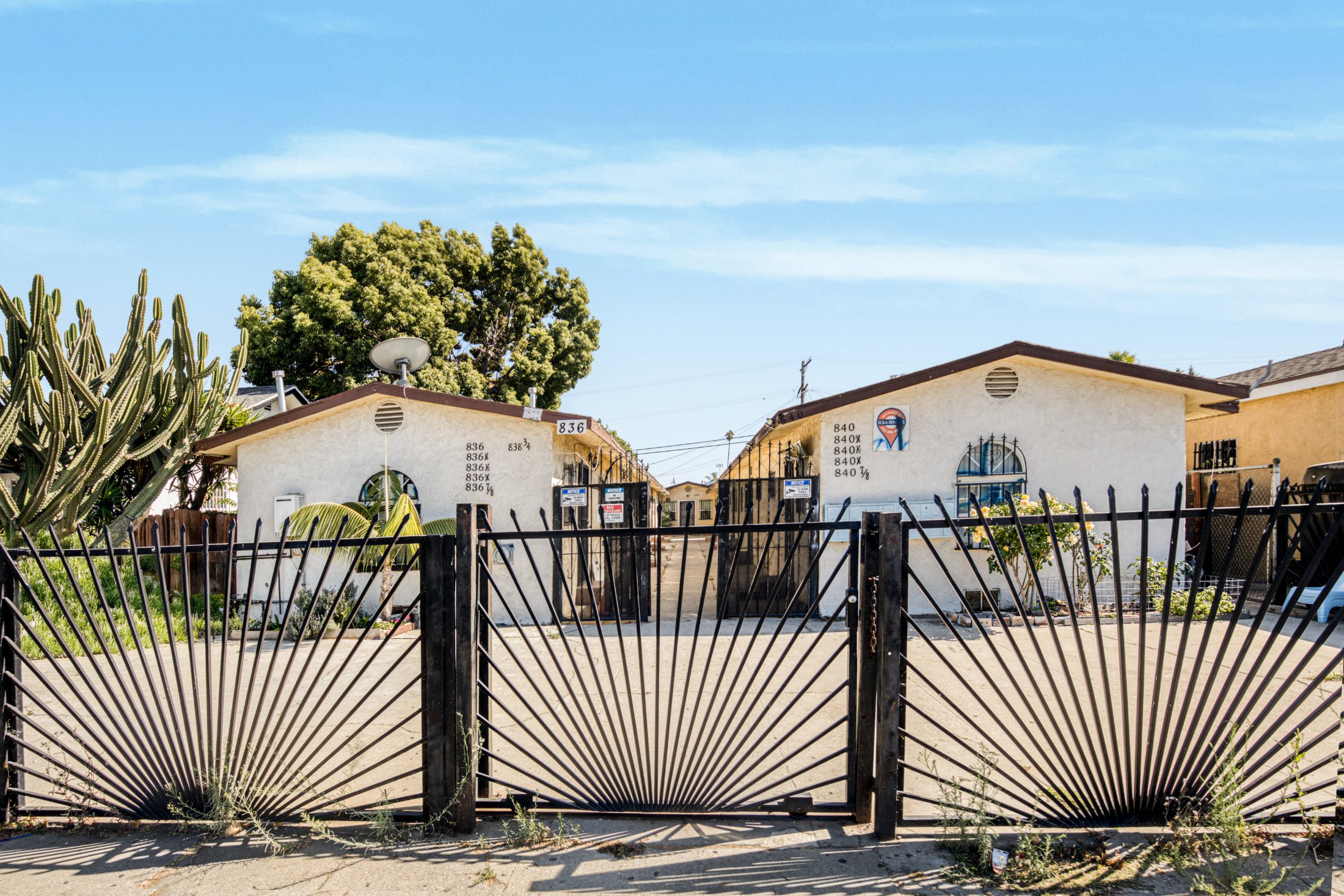 836 W. 66th St, Los Angeles, CA 90044 — property photo 2 of 11