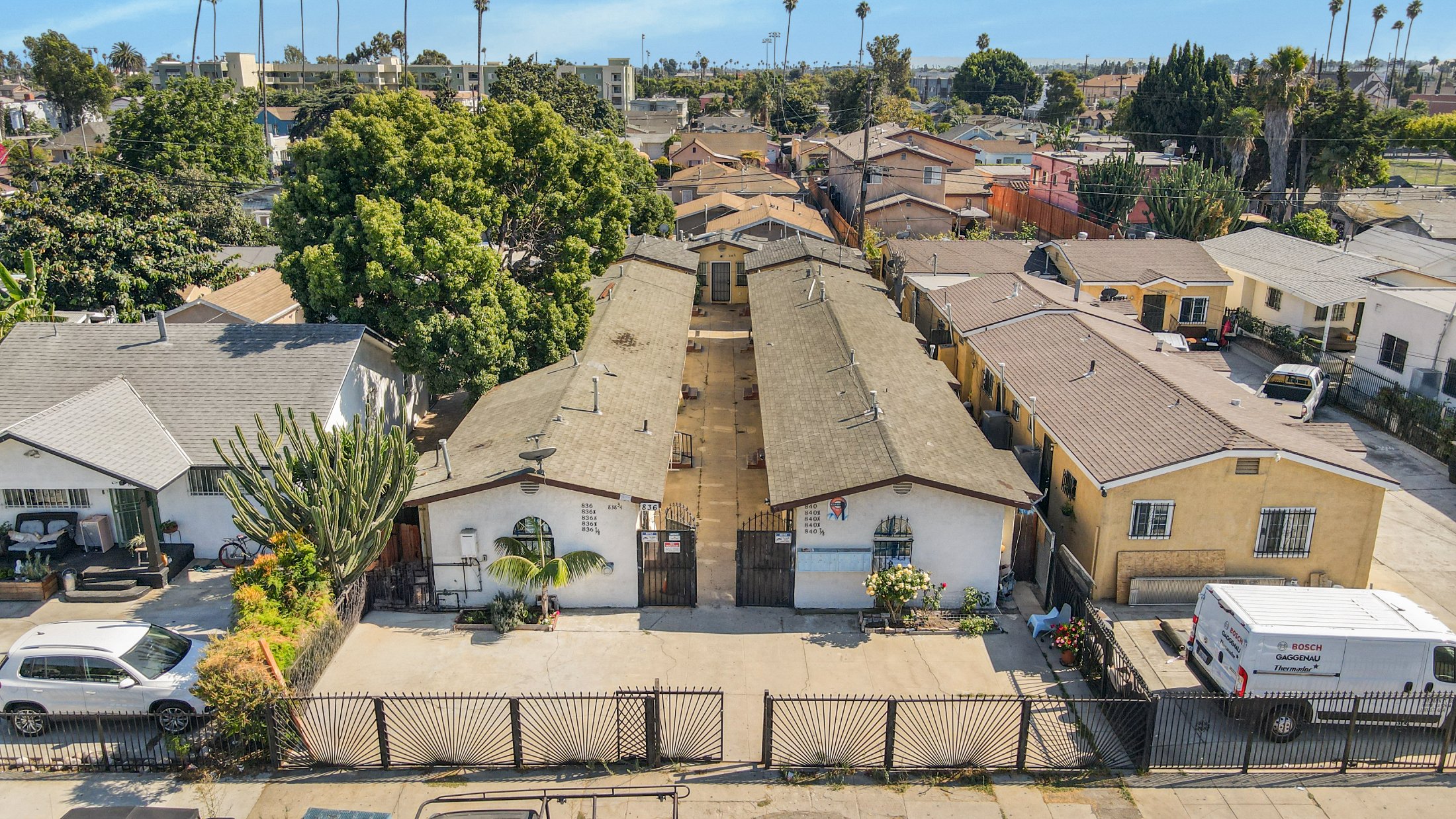 836 W. 66th St, Los Angeles, CA 90044 — property photo 3 of 11
