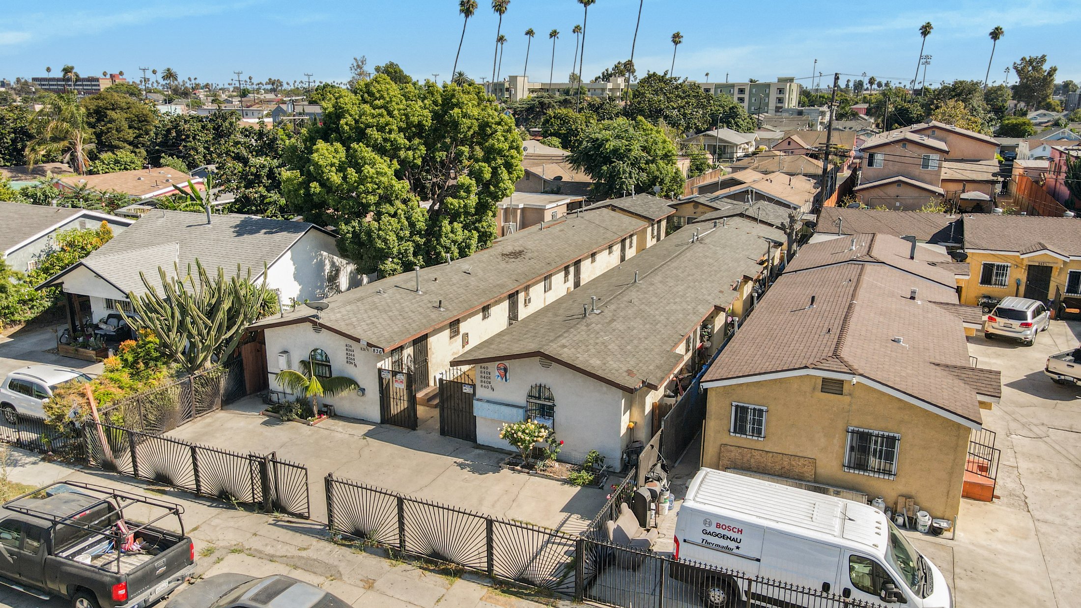 836 W. 66th St, Los Angeles, CA 90044 — property photo 4 of 11