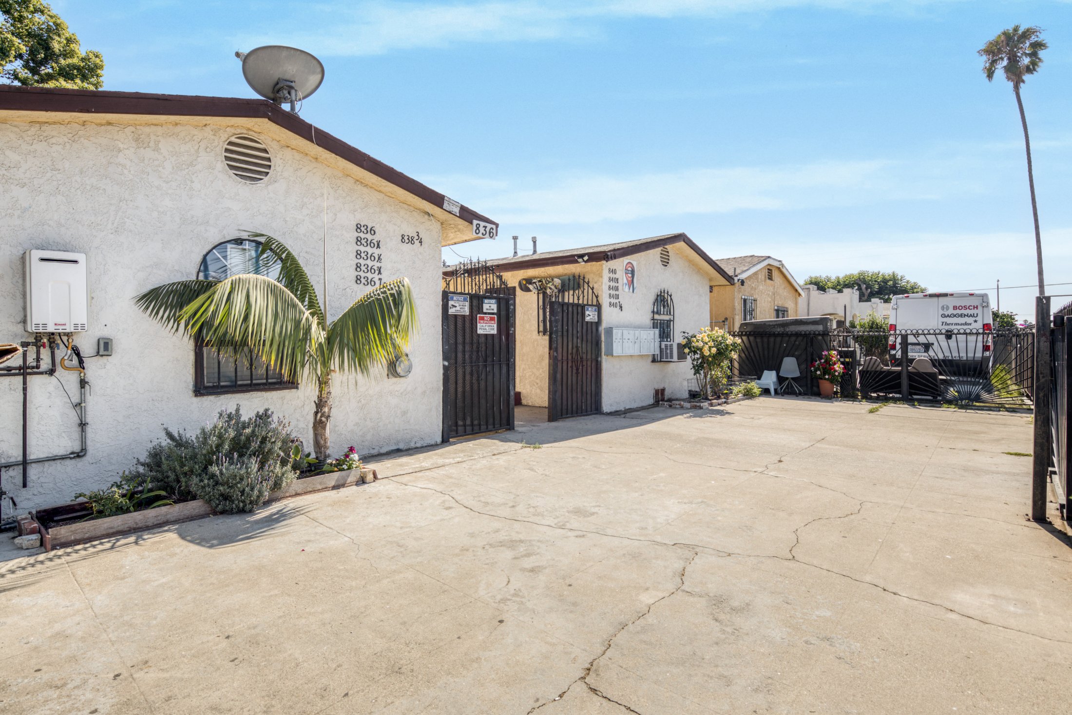 836 W. 66th St, Los Angeles, CA 90044 — property photo 5 of 11