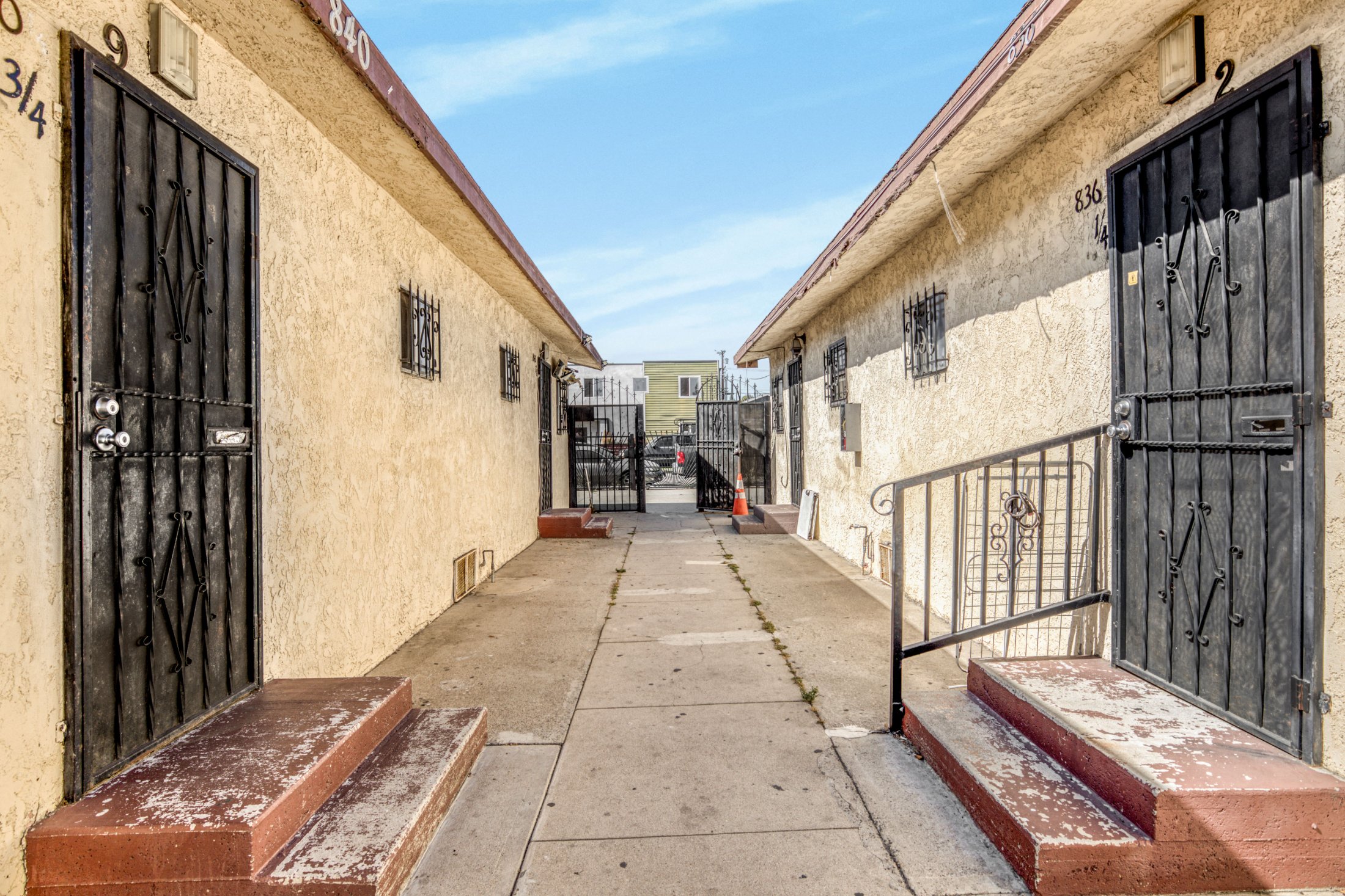 836 W. 66th St, Los Angeles, CA 90044 — property photo 7 of 11