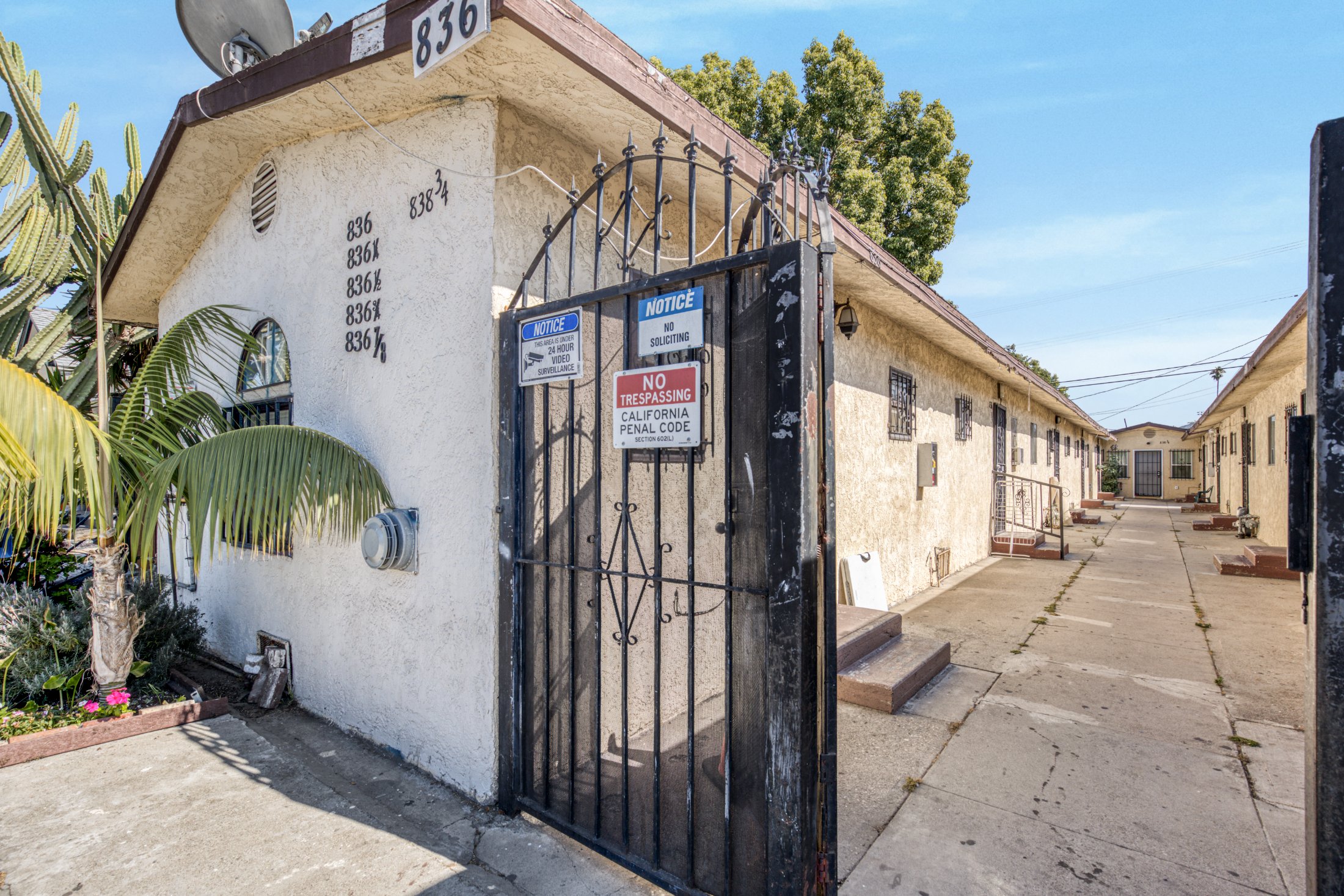 836 W. 66th St, Los Angeles, CA 90044 — property photo 9 of 11