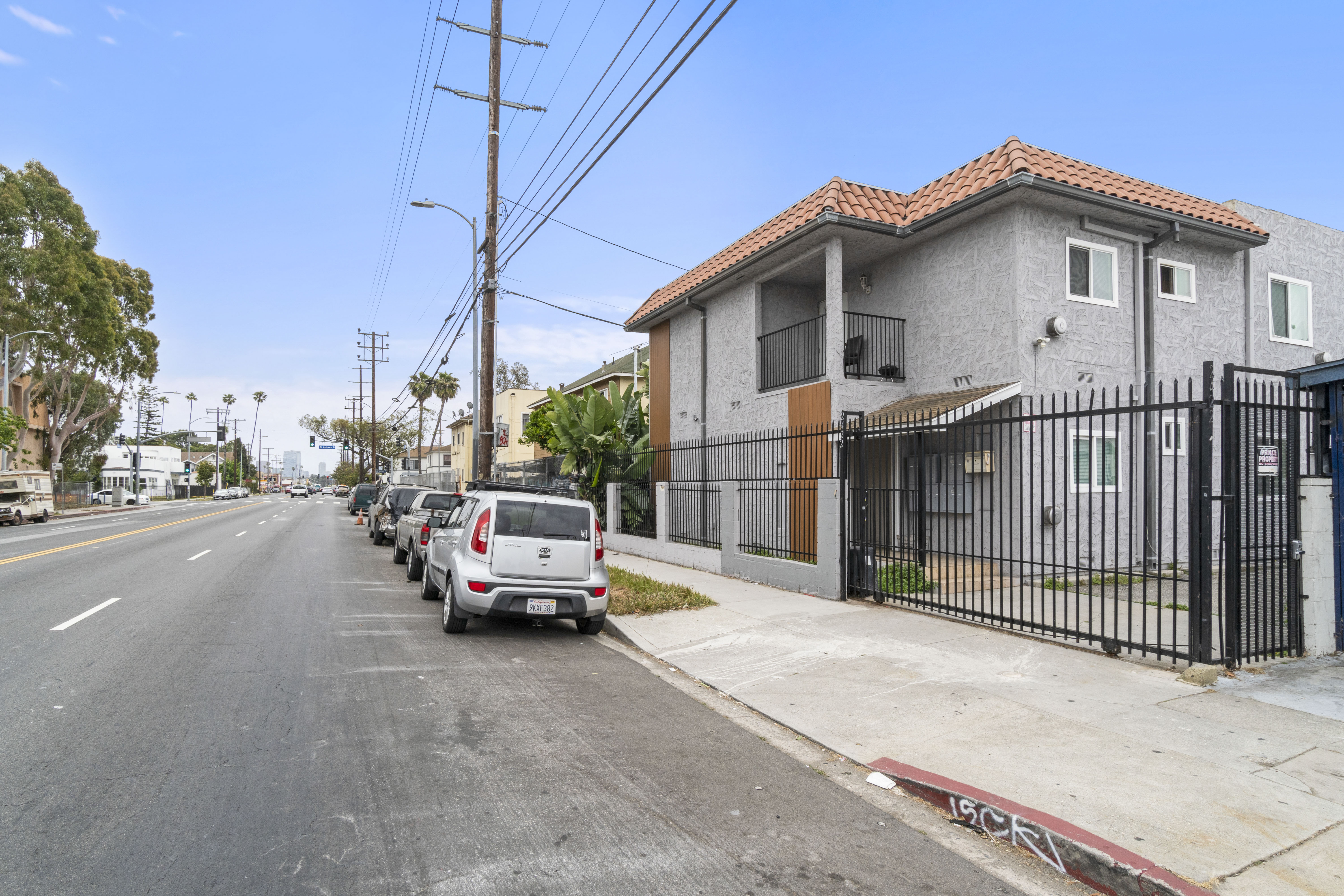 2422 Venice Blvd