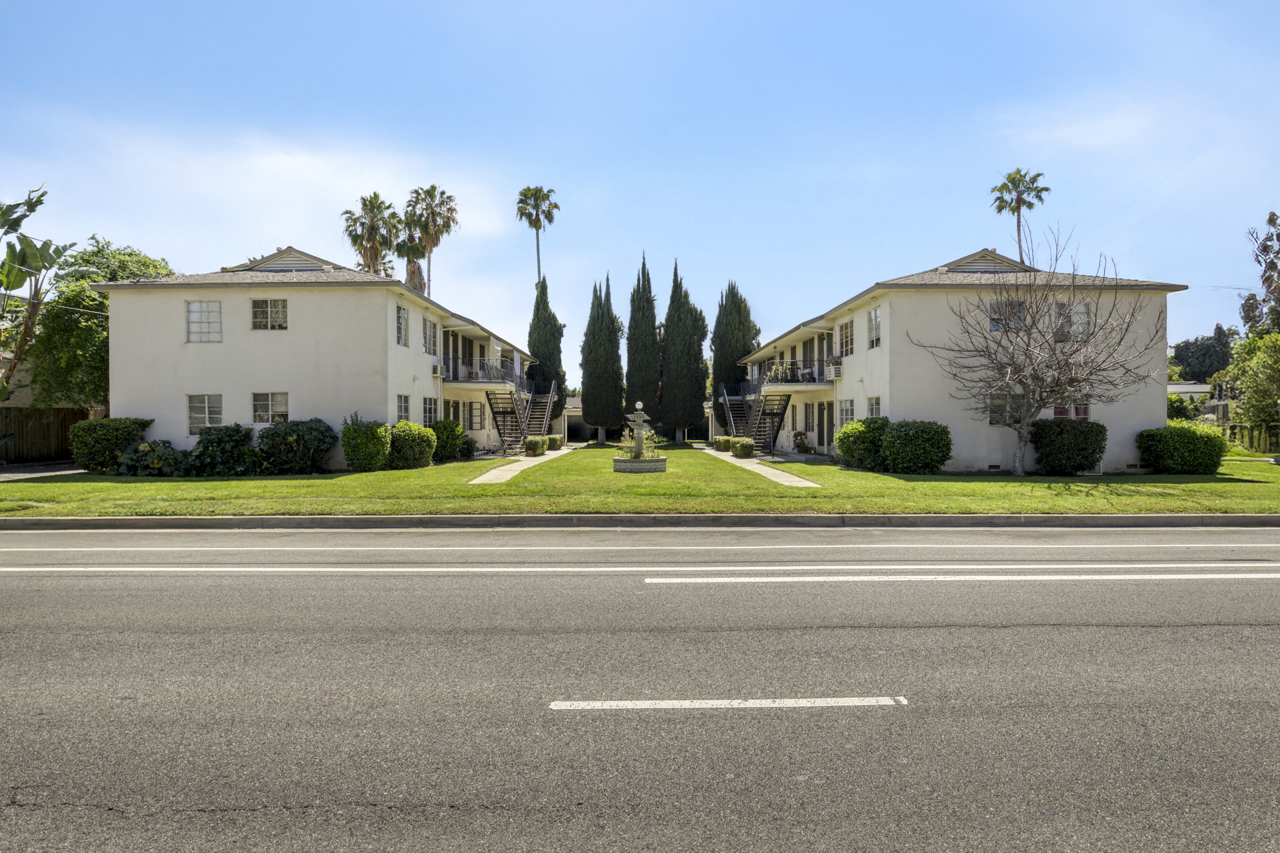 13950-13960 Burbank Blvd