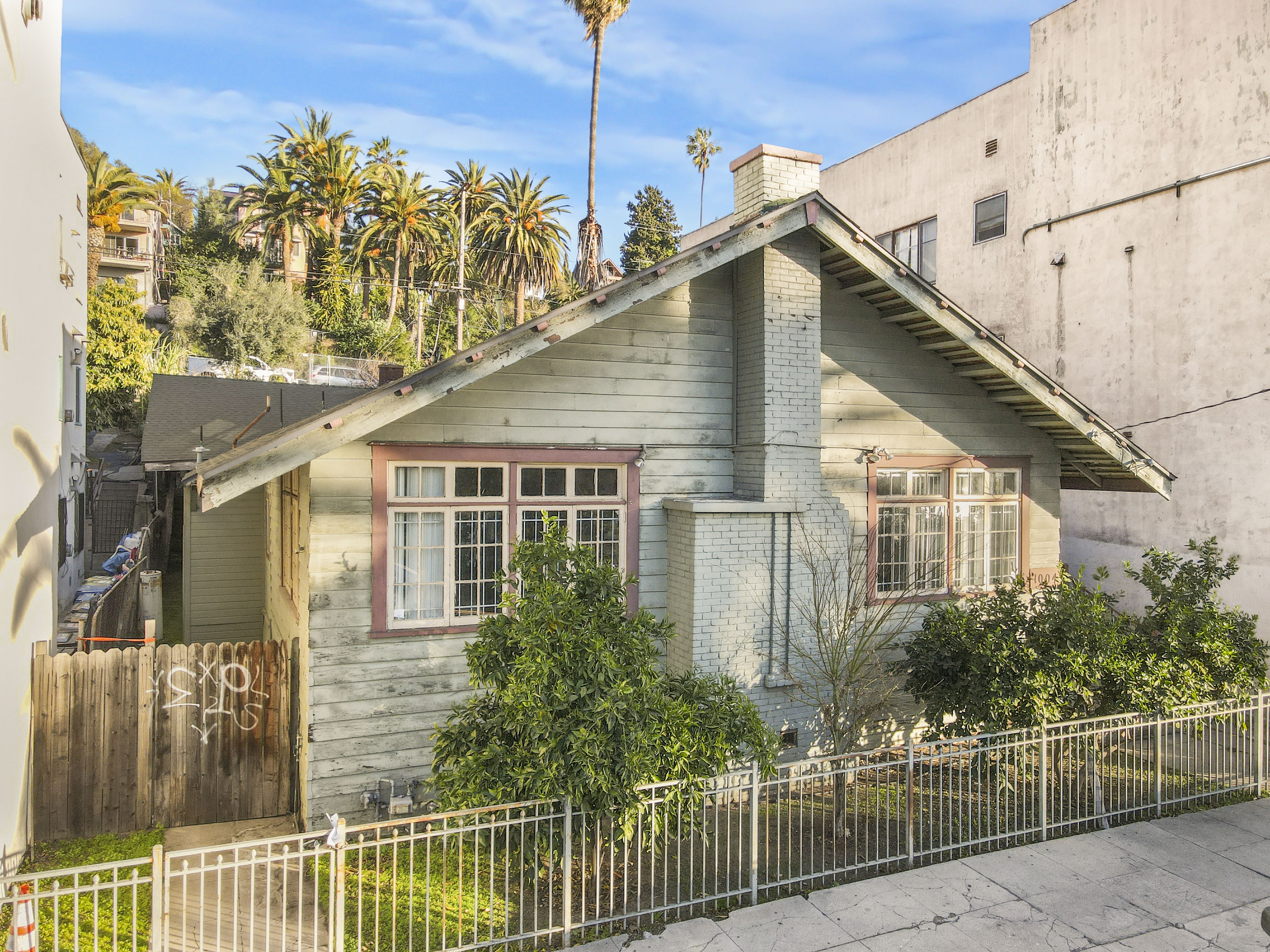 1004 Echo Park