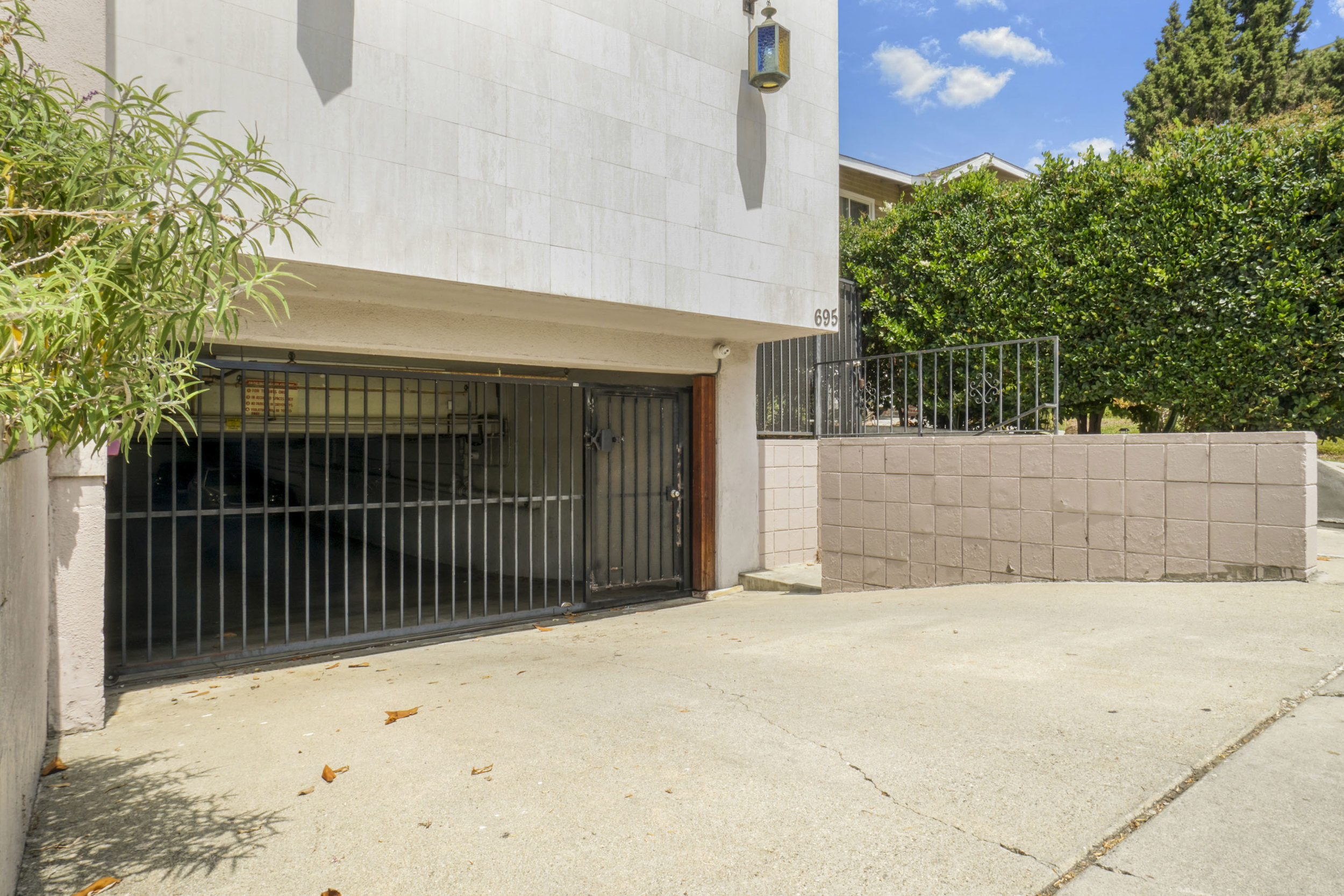 695 S. Norton Ave