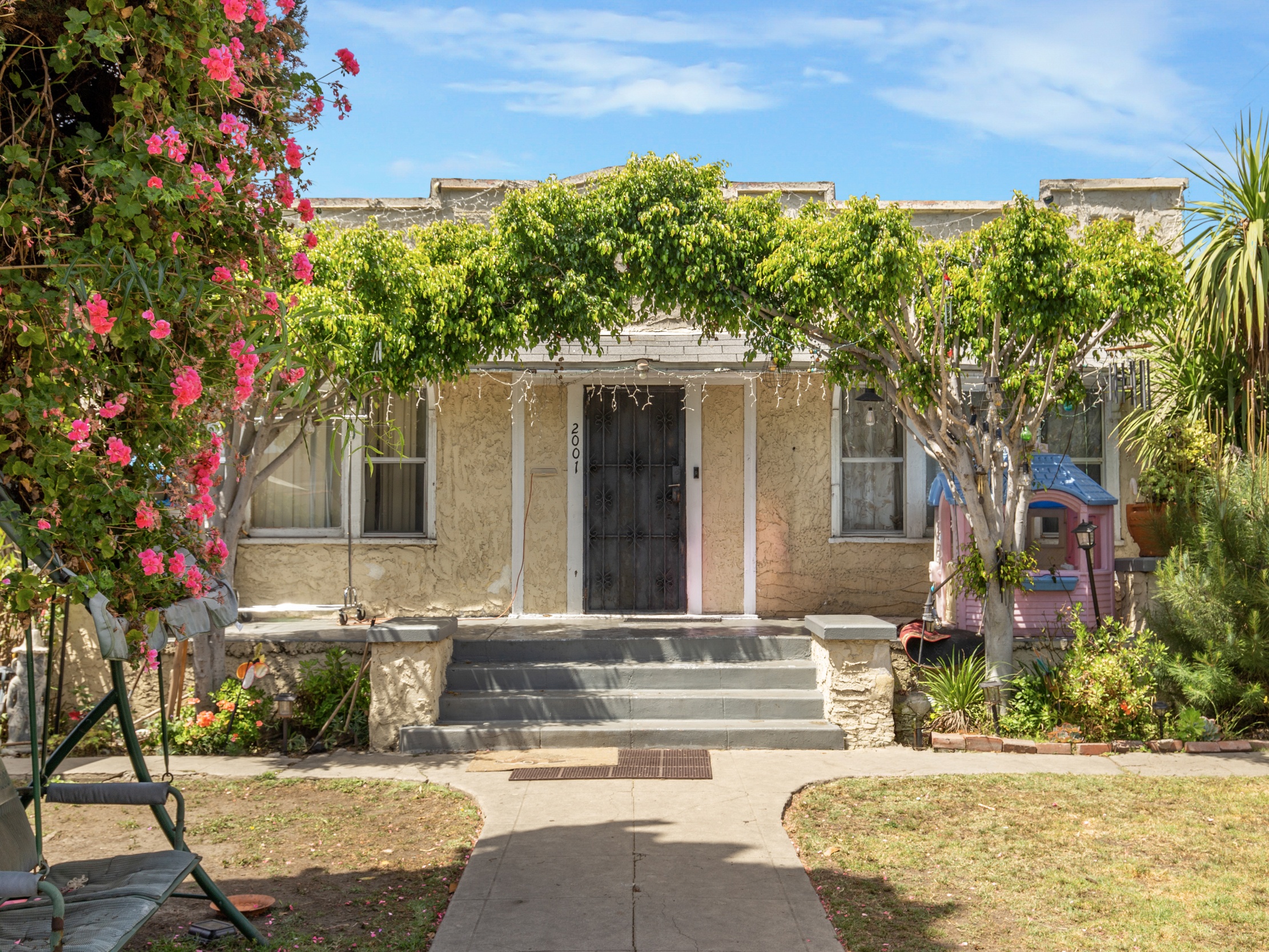 Los Angeles Apartment Listing