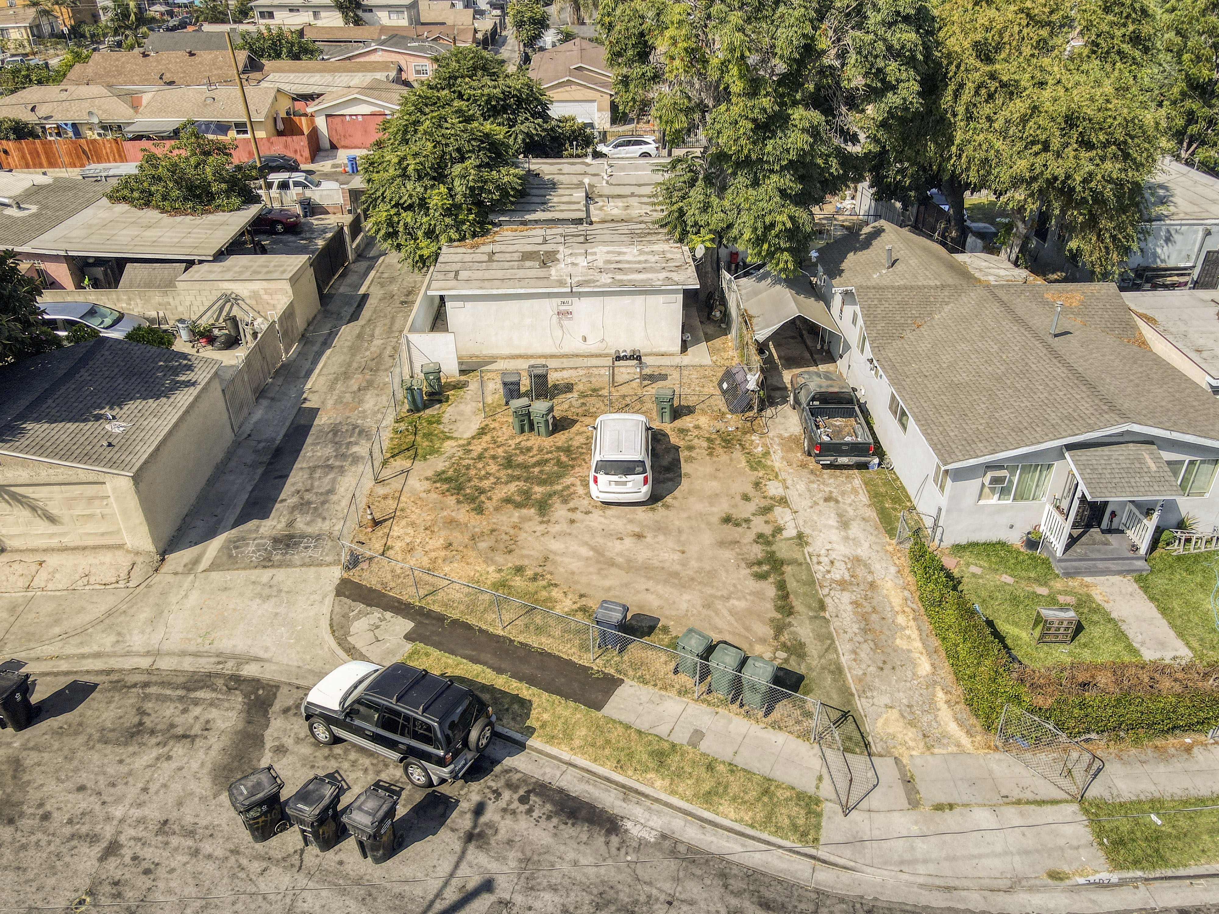 7408 Elsie St