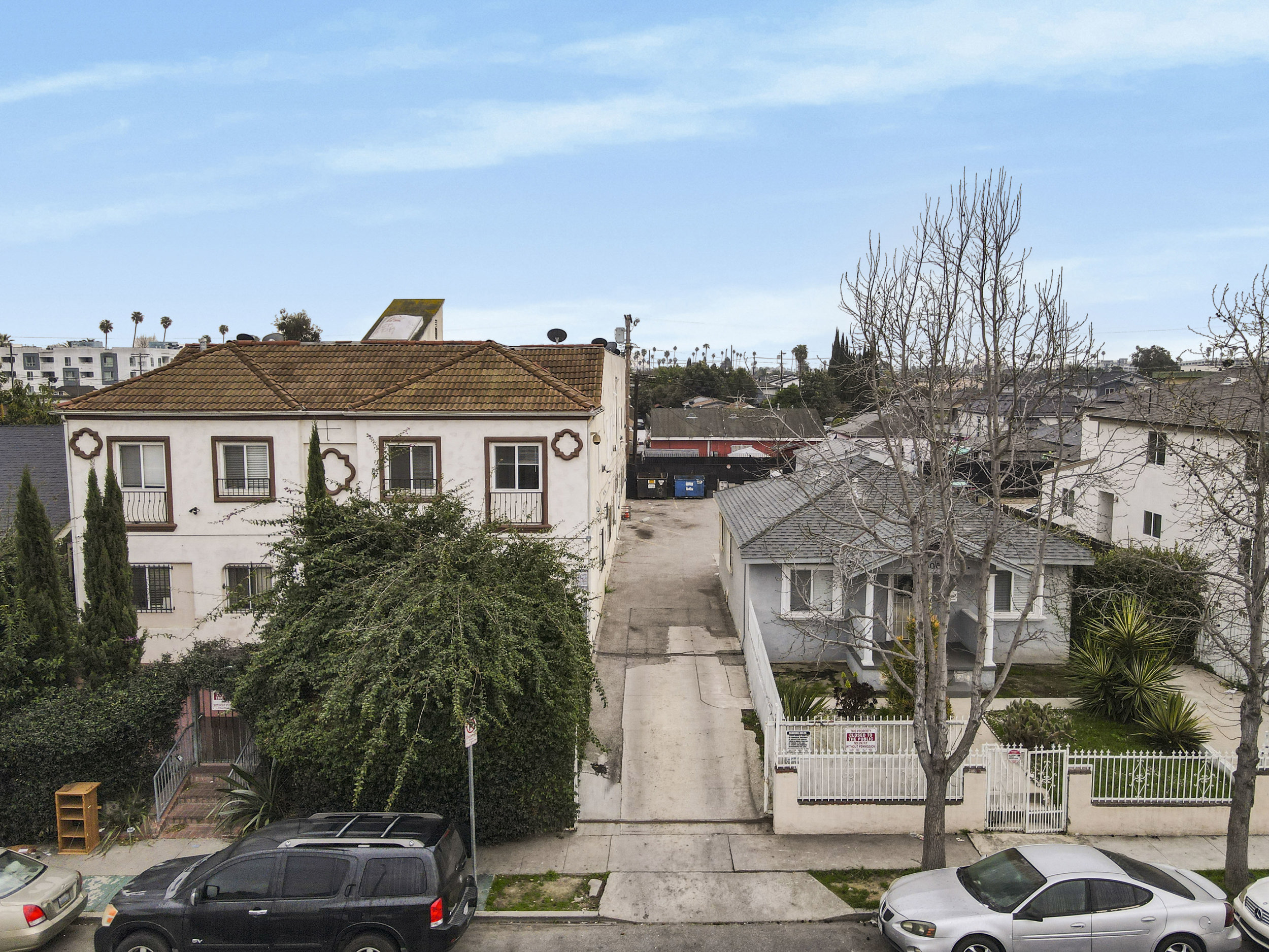602 W 75th St