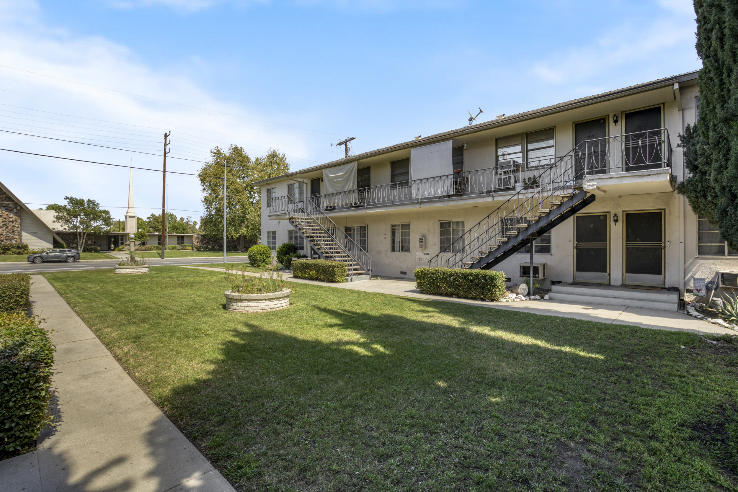 13950-13960 Burbank Blvd