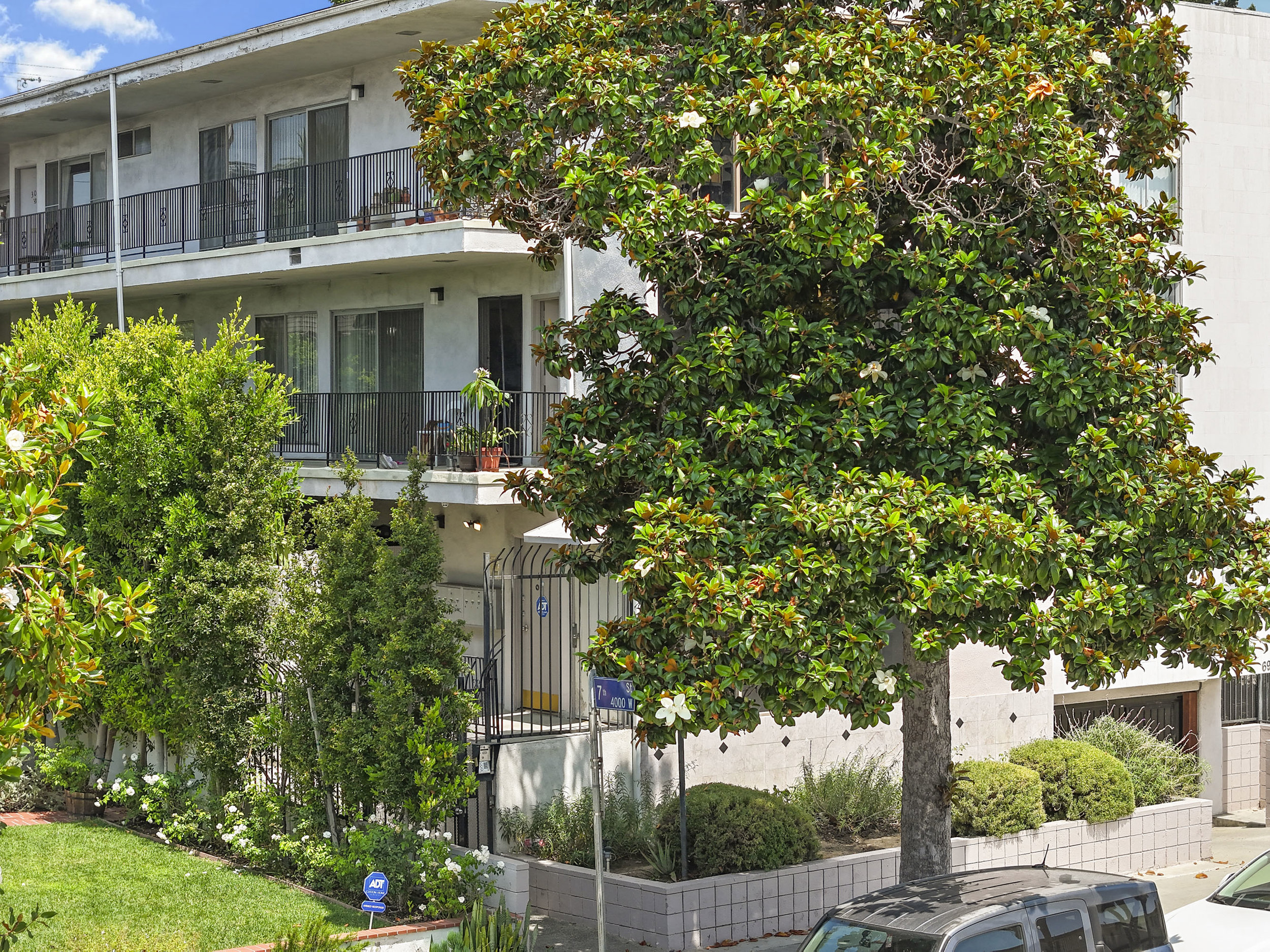 695 S. Norton Ave