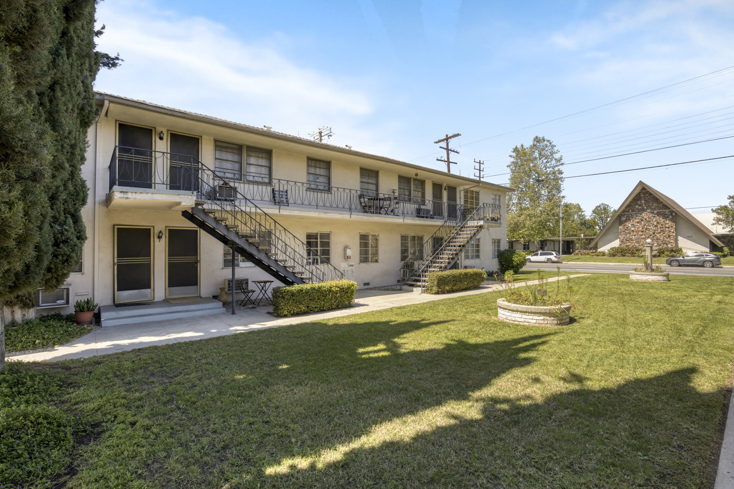 13950-13960 Burbank Blvd