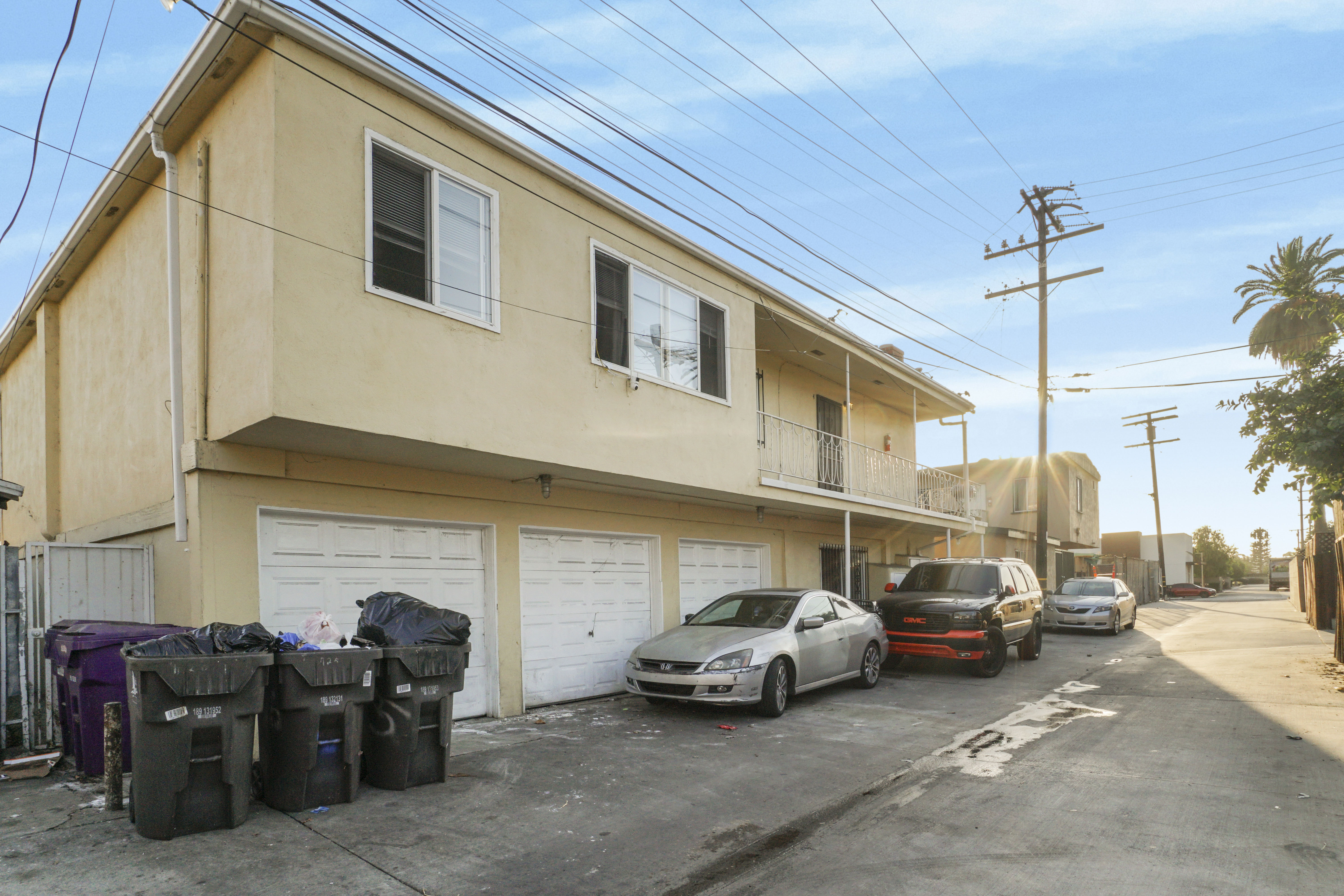 725 E Artesia Blvd