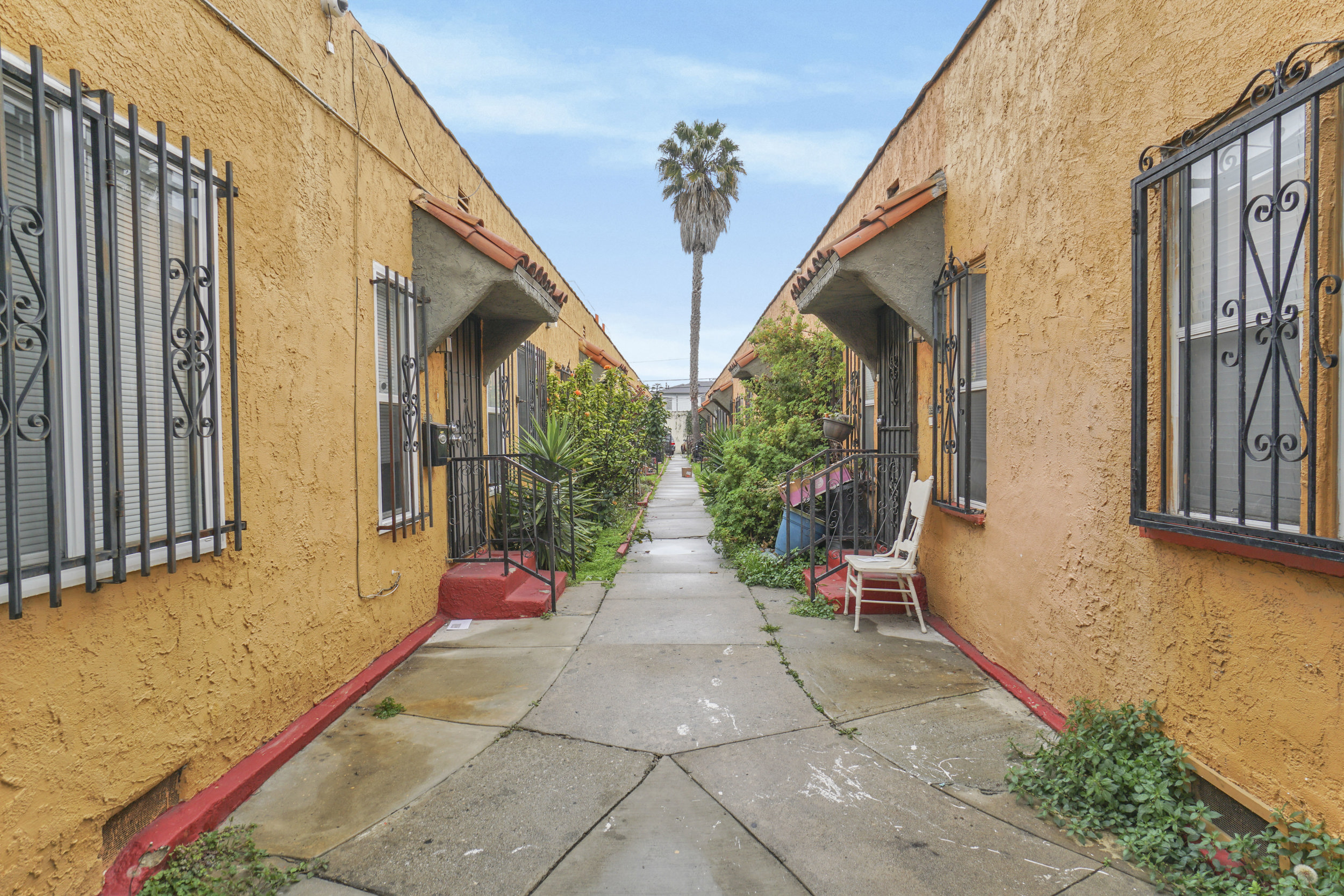 6536 S. Victoria