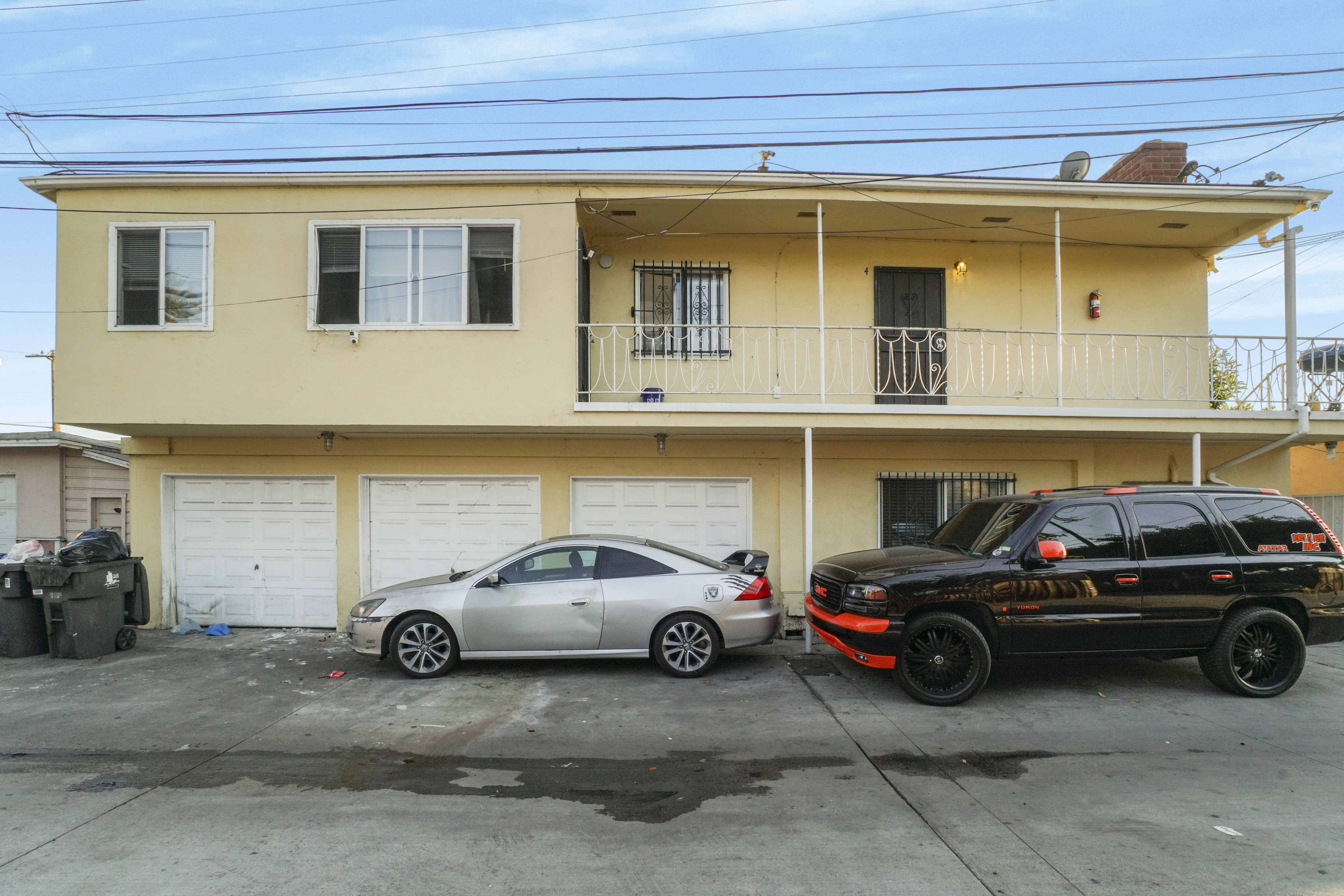 725 E Artesia Blvd