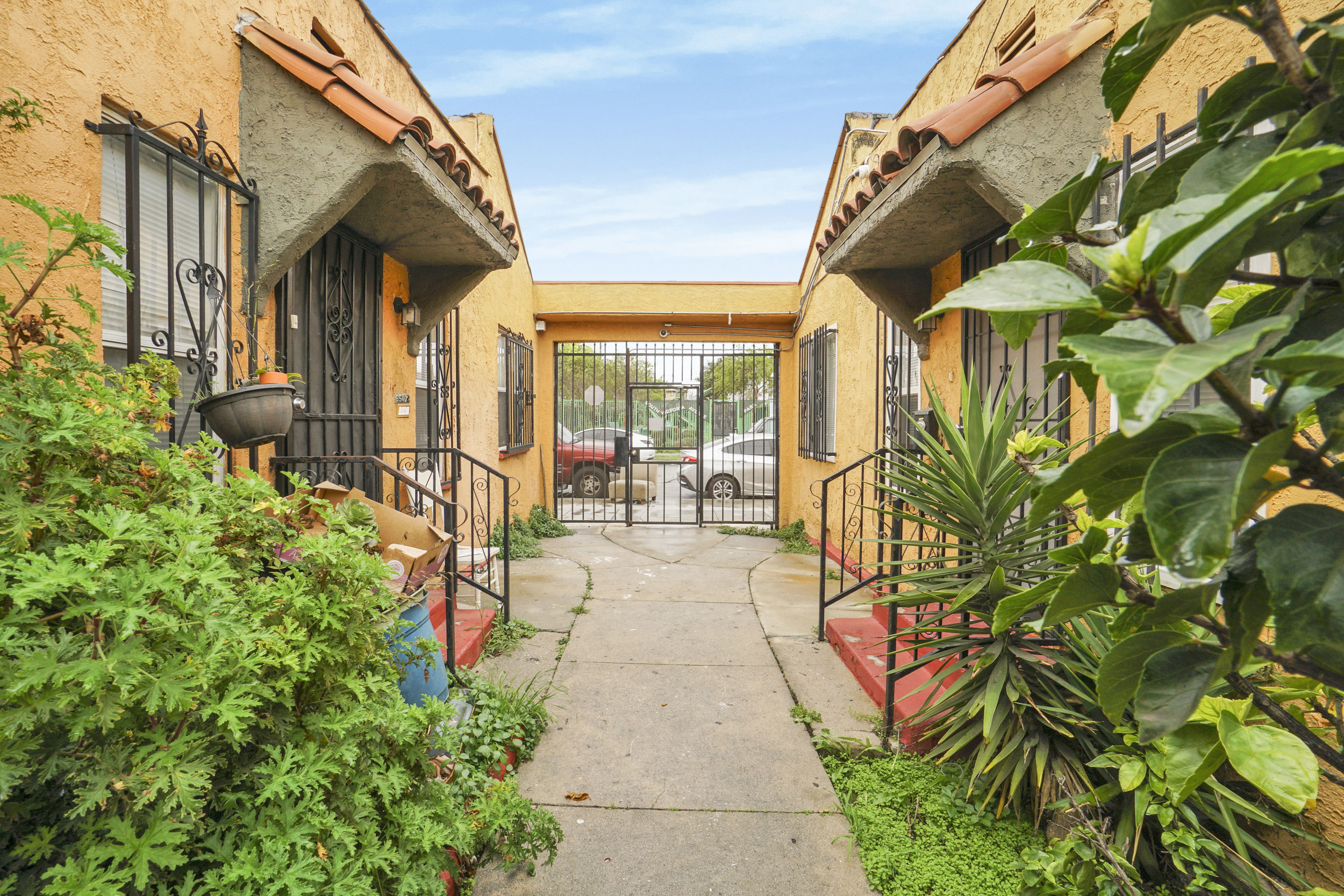 6536 S. Victoria