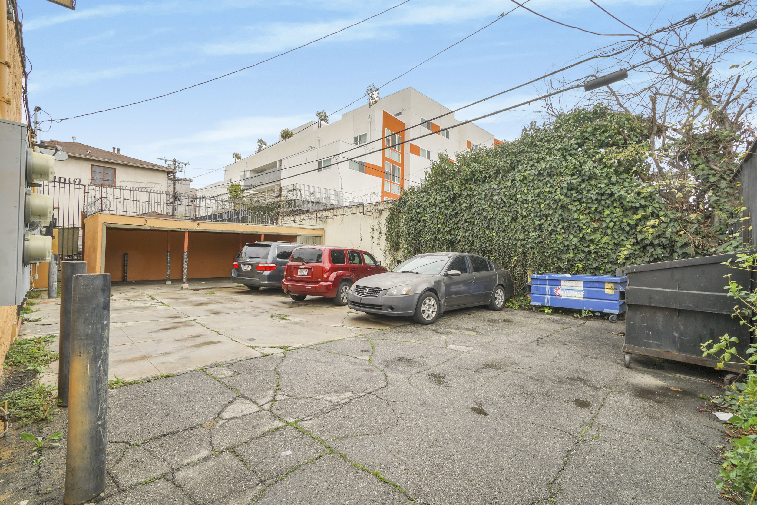 6536 S. Victoria