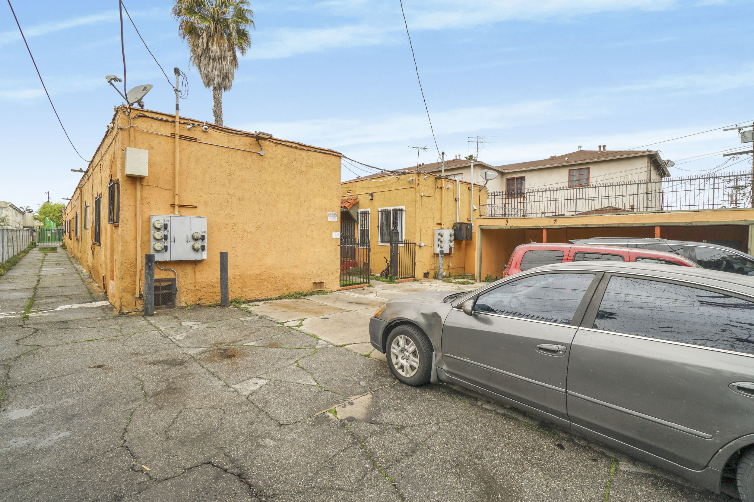 6536 S. Victoria