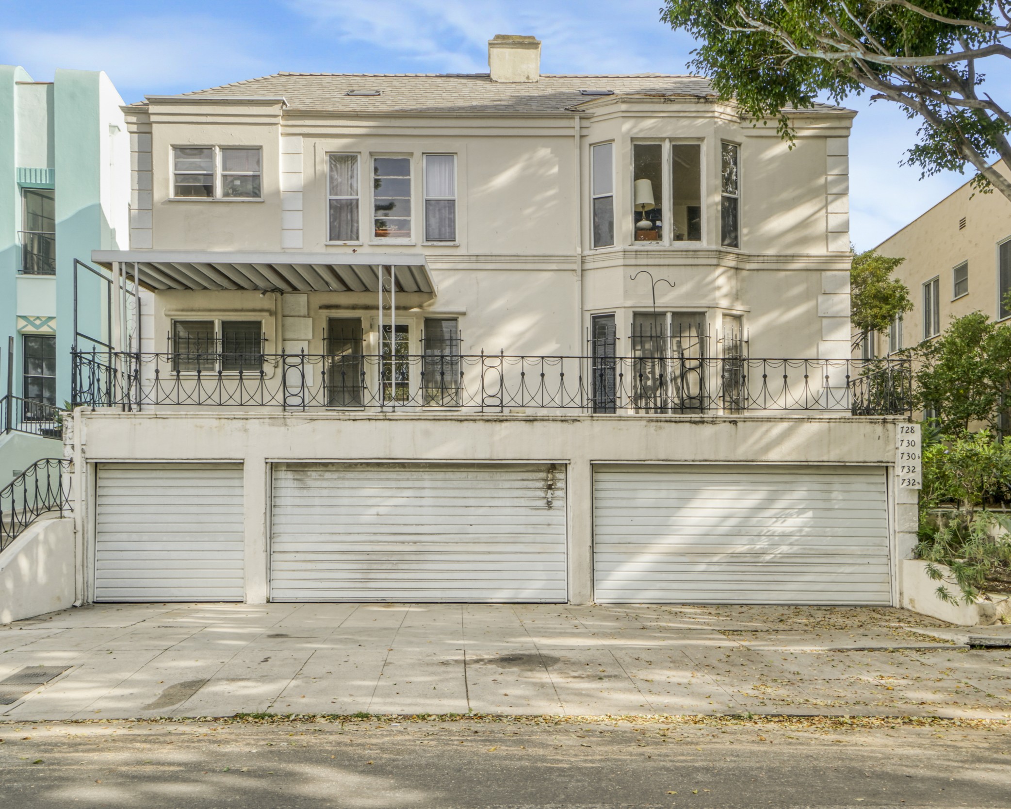 728 S Genesee Ave
