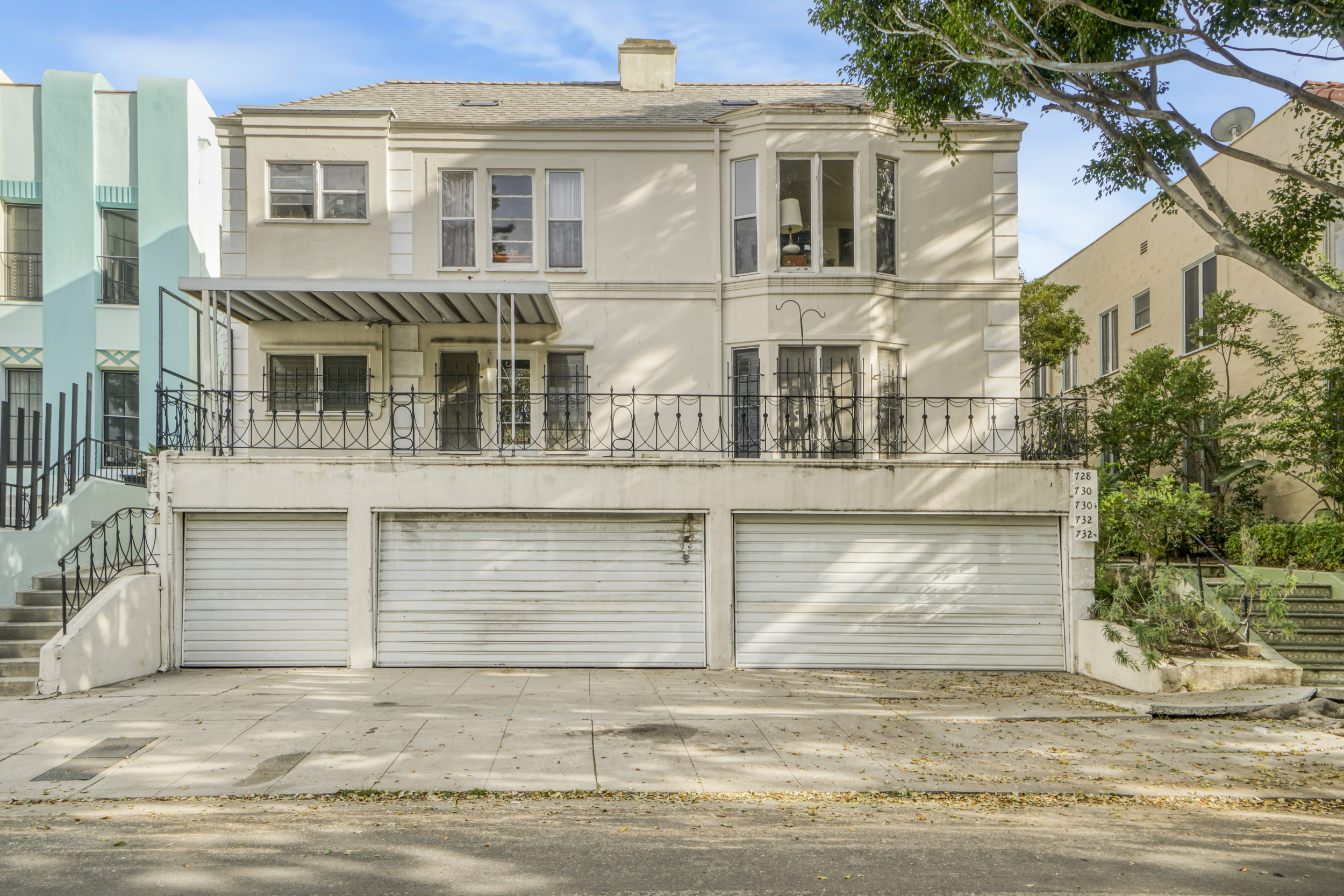 728 S Genesee Ave