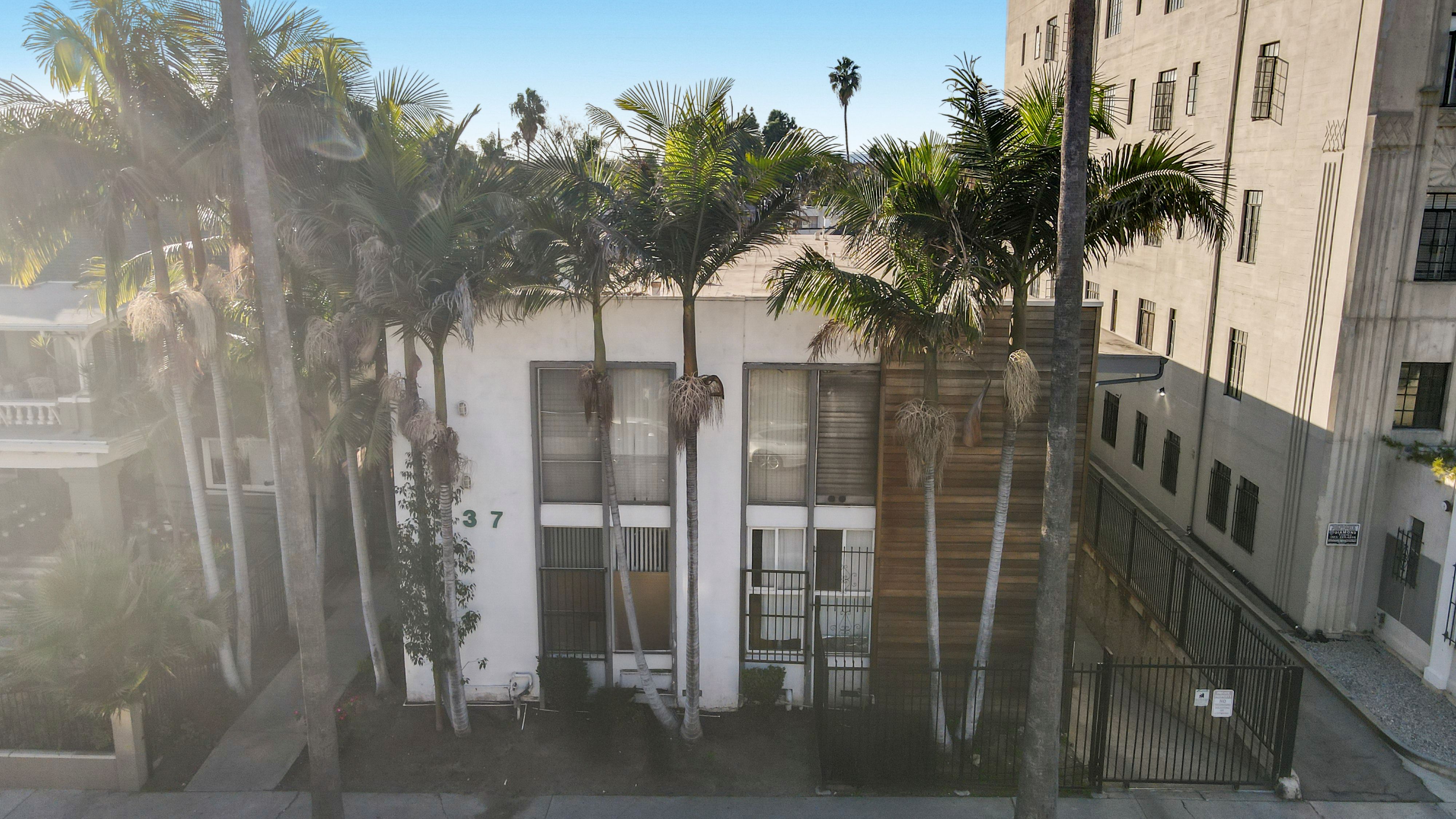 537 Gramercy Pl