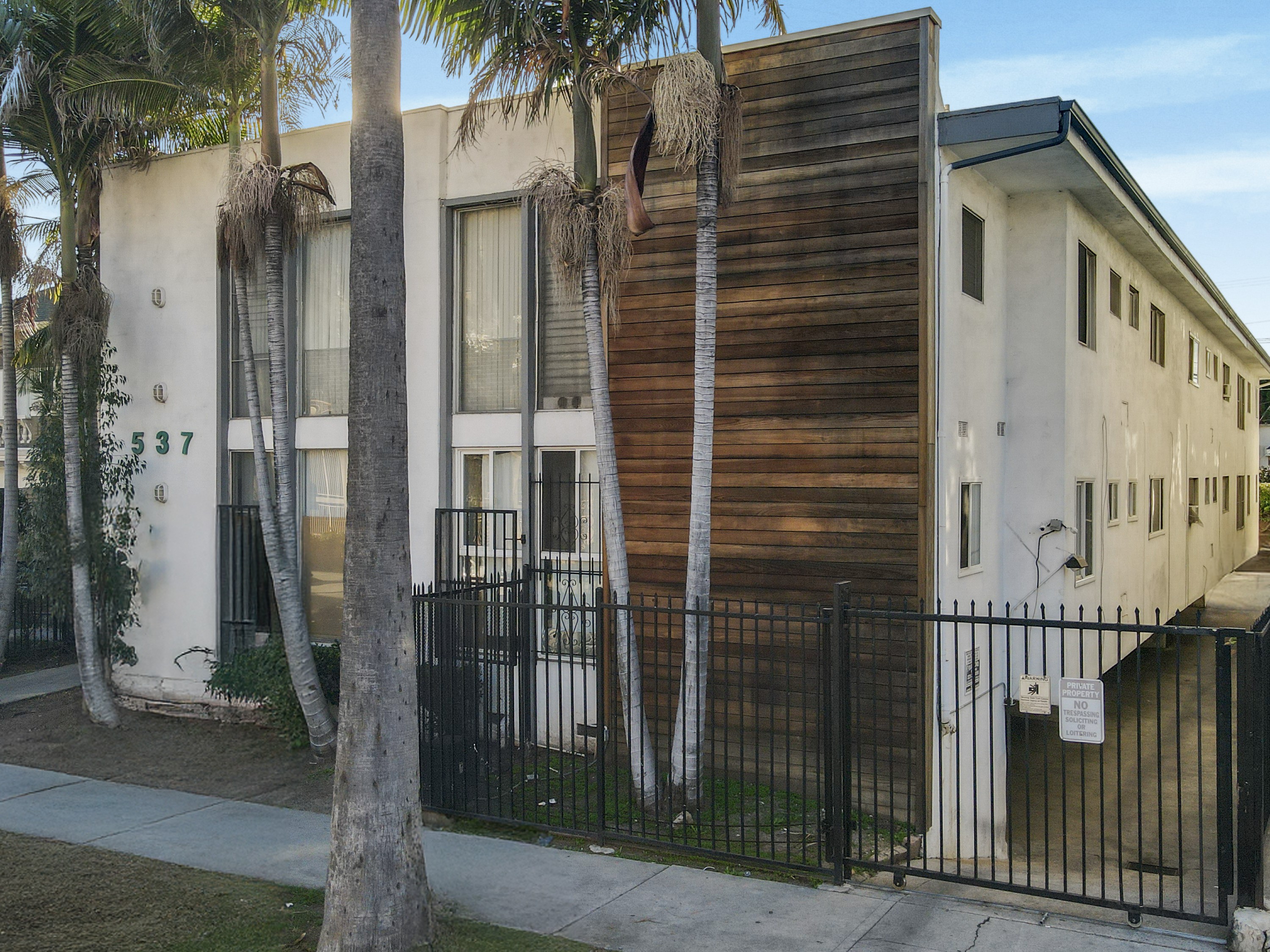 Los Angeles Apartment Listing
